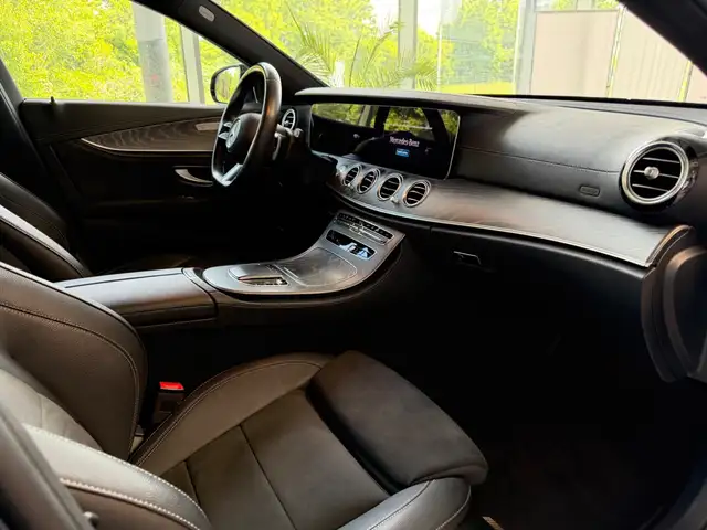Mercedes-Benz E-Class view 12