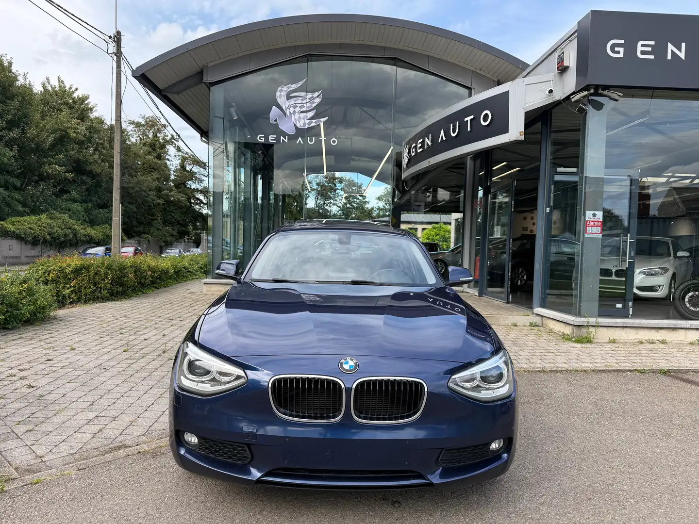 BMW 116 dA Automatique GPS Cuir Xenon Toit Ouvrant PDC Blauw - 2
