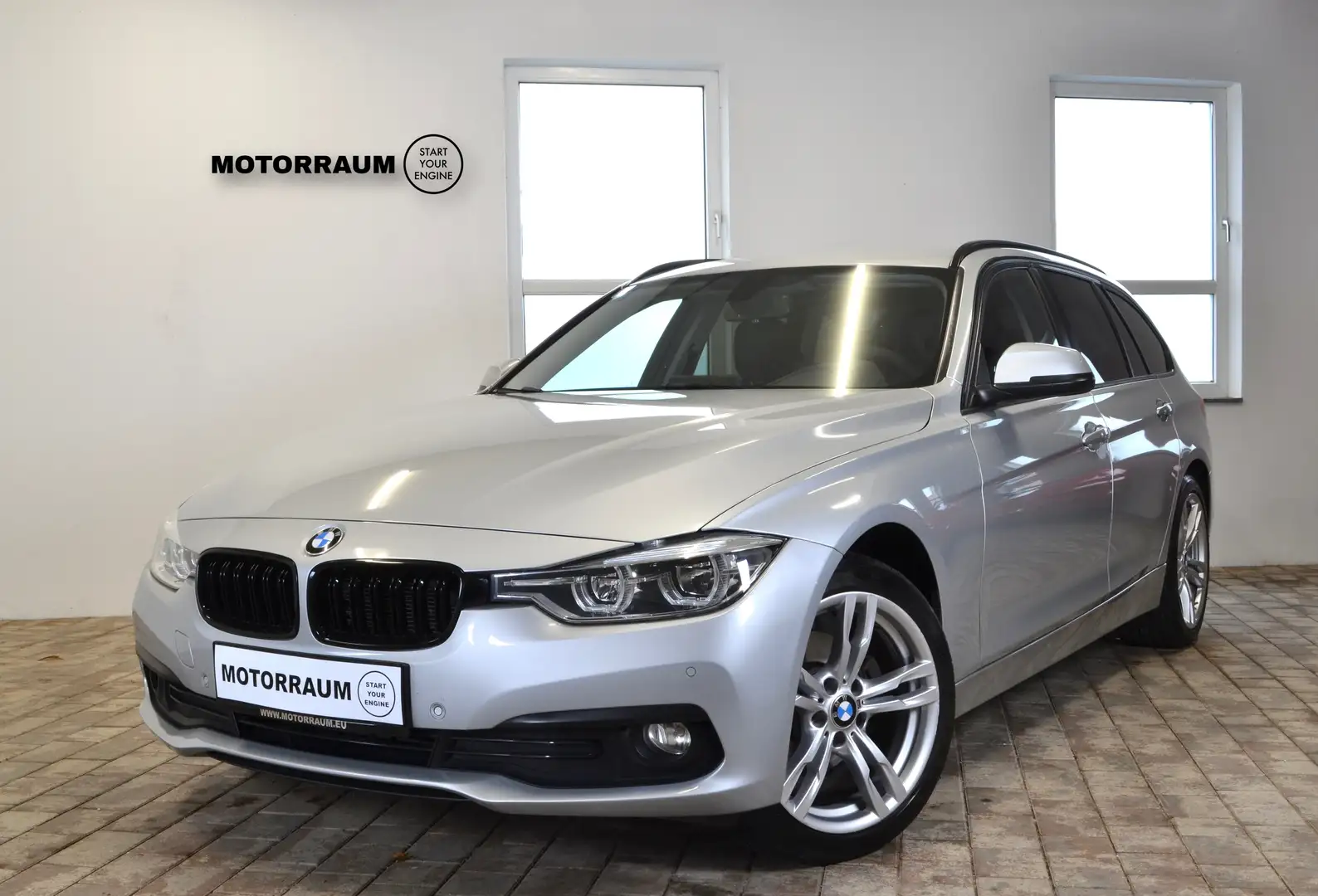 BMW 320 320d xDrive Touring Aut. Silber - 1