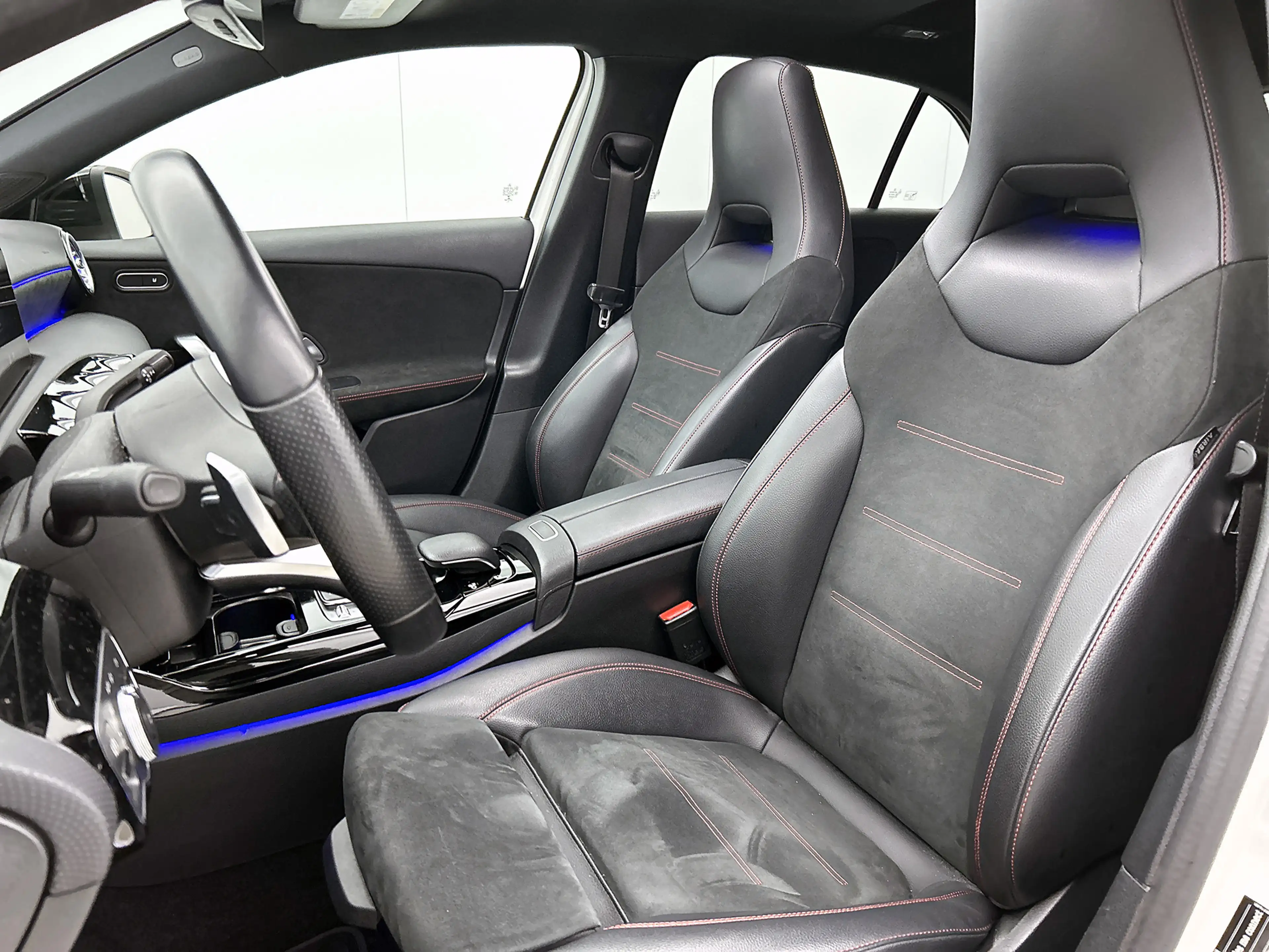 Mercedes-Benz A 35 AMG 4MATIC Premium Plus | Panodak | Sfeerverlichting | — photo 15