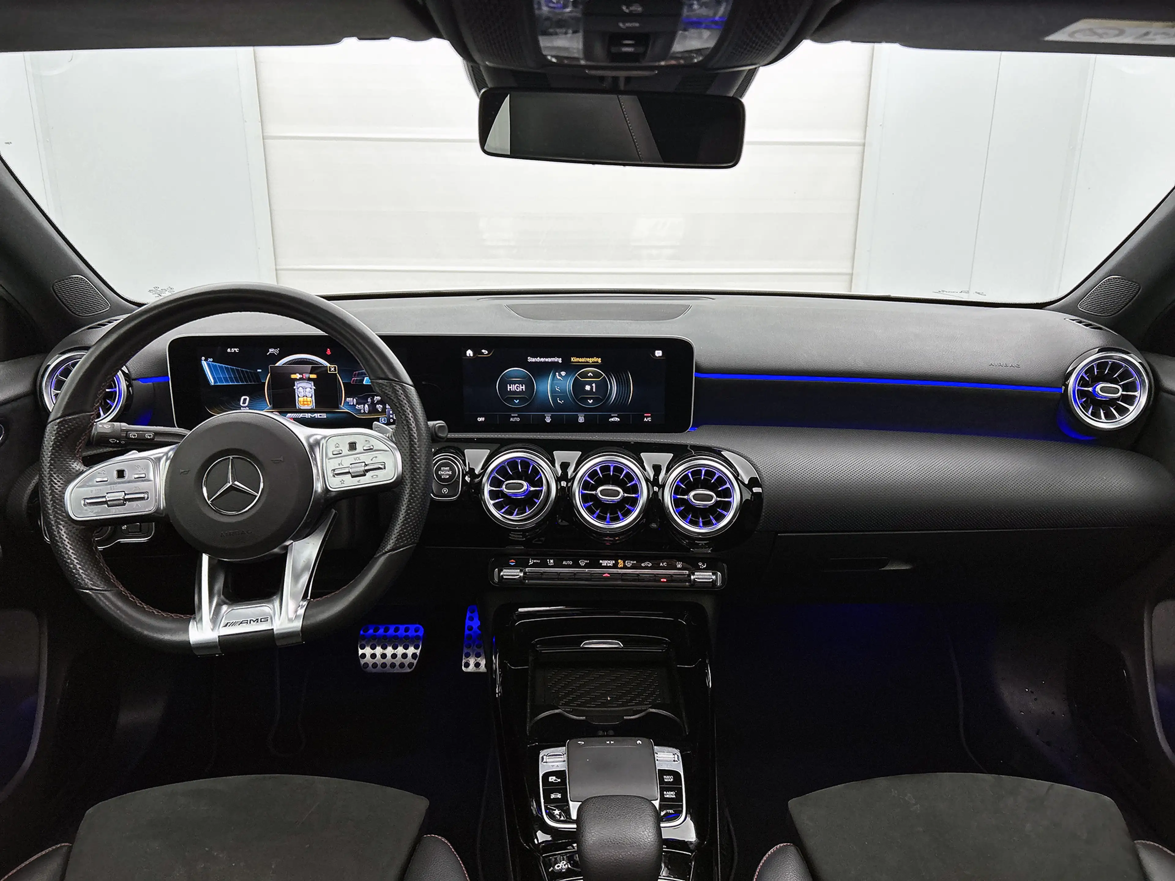 Mercedes-Benz A 35 AMG 4MATIC Premium Plus | Panodak | Sfeerverlichting | — photo 14