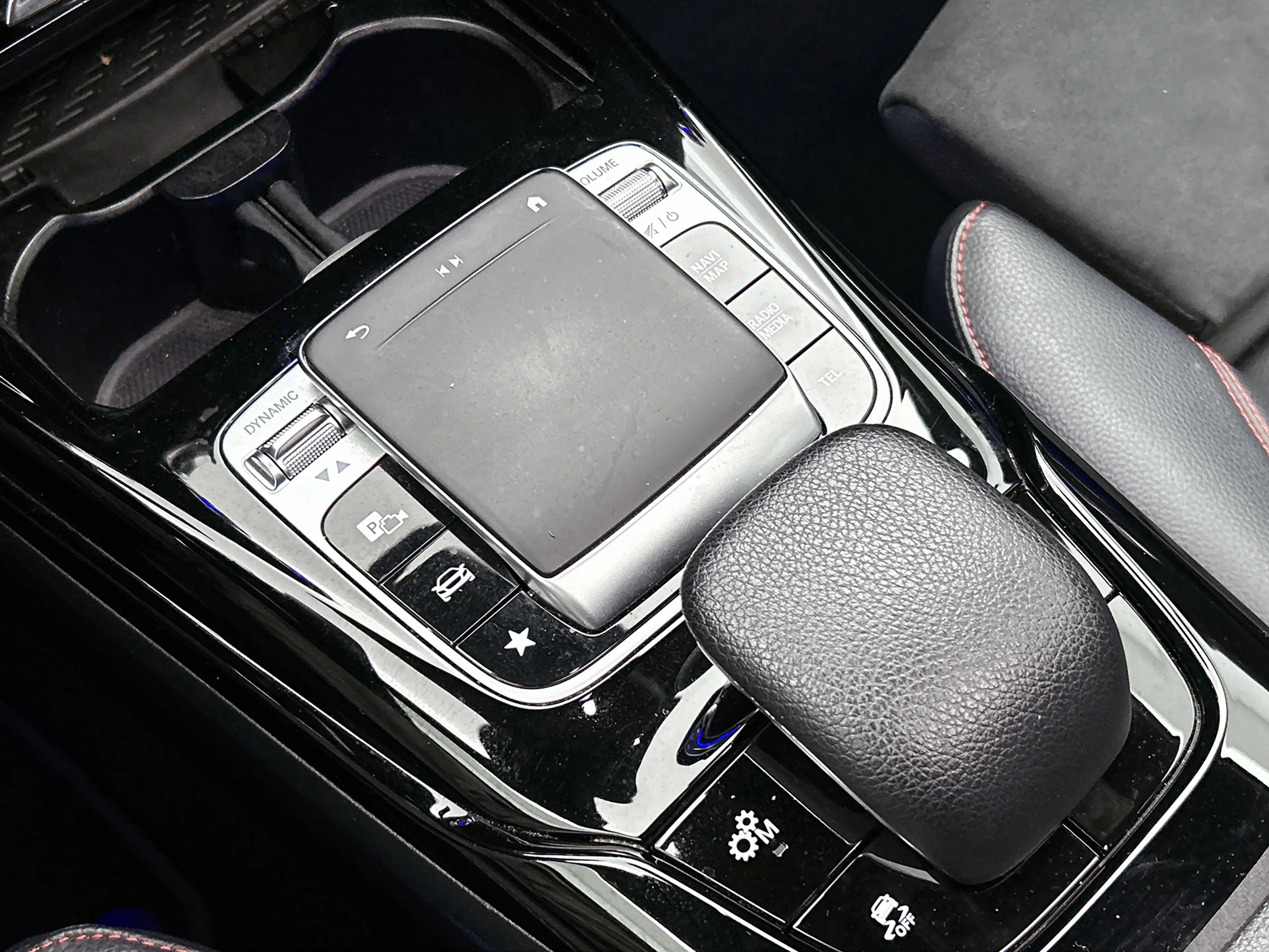Mercedes-Benz A 35 AMG 4MATIC Premium Plus | Panodak | Sfeerverlichting | — photo 17