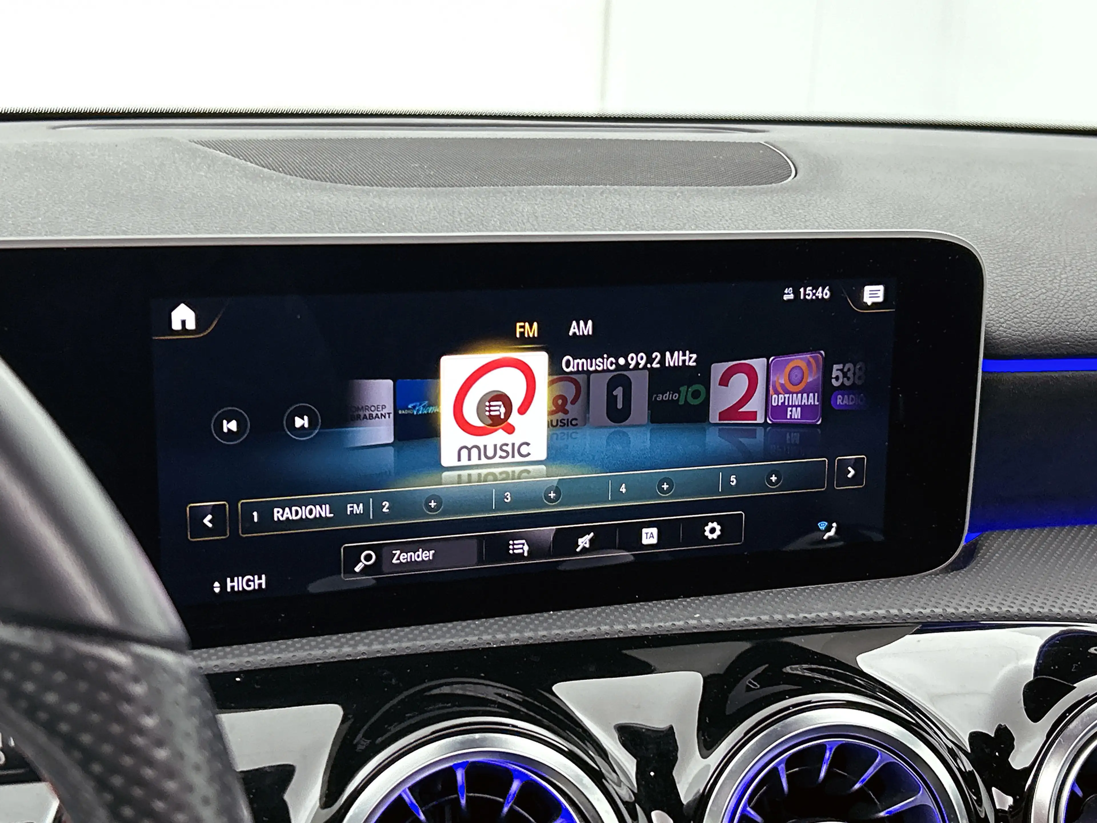Mercedes-Benz A 35 AMG 4MATIC Premium Plus | Panodak | Sfeerverlichting | — photo 28
