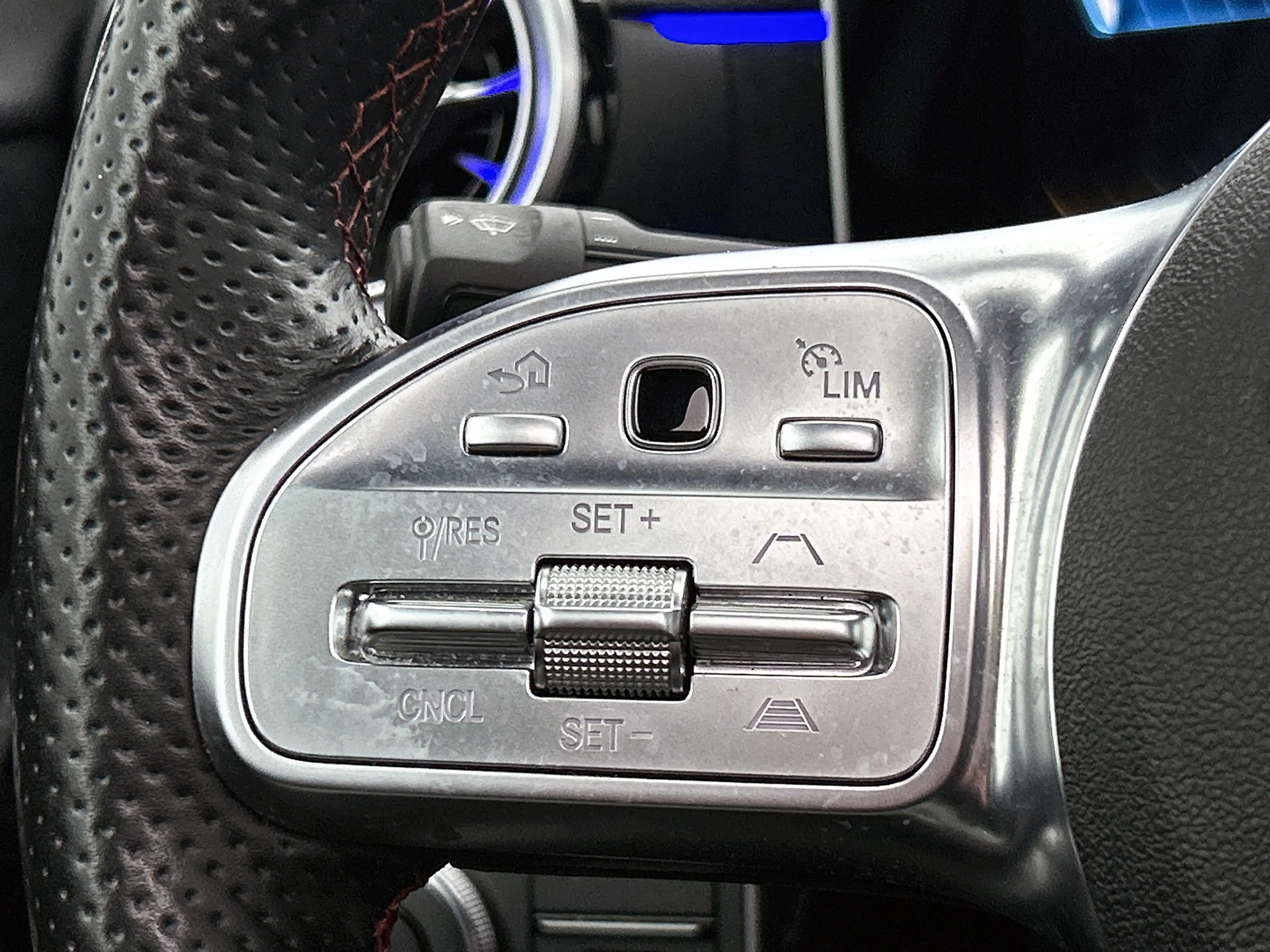 Mercedes-Benz A 35 AMG 4MATIC Premium Plus | Panodak | Sfeerverlichting | — photo 18