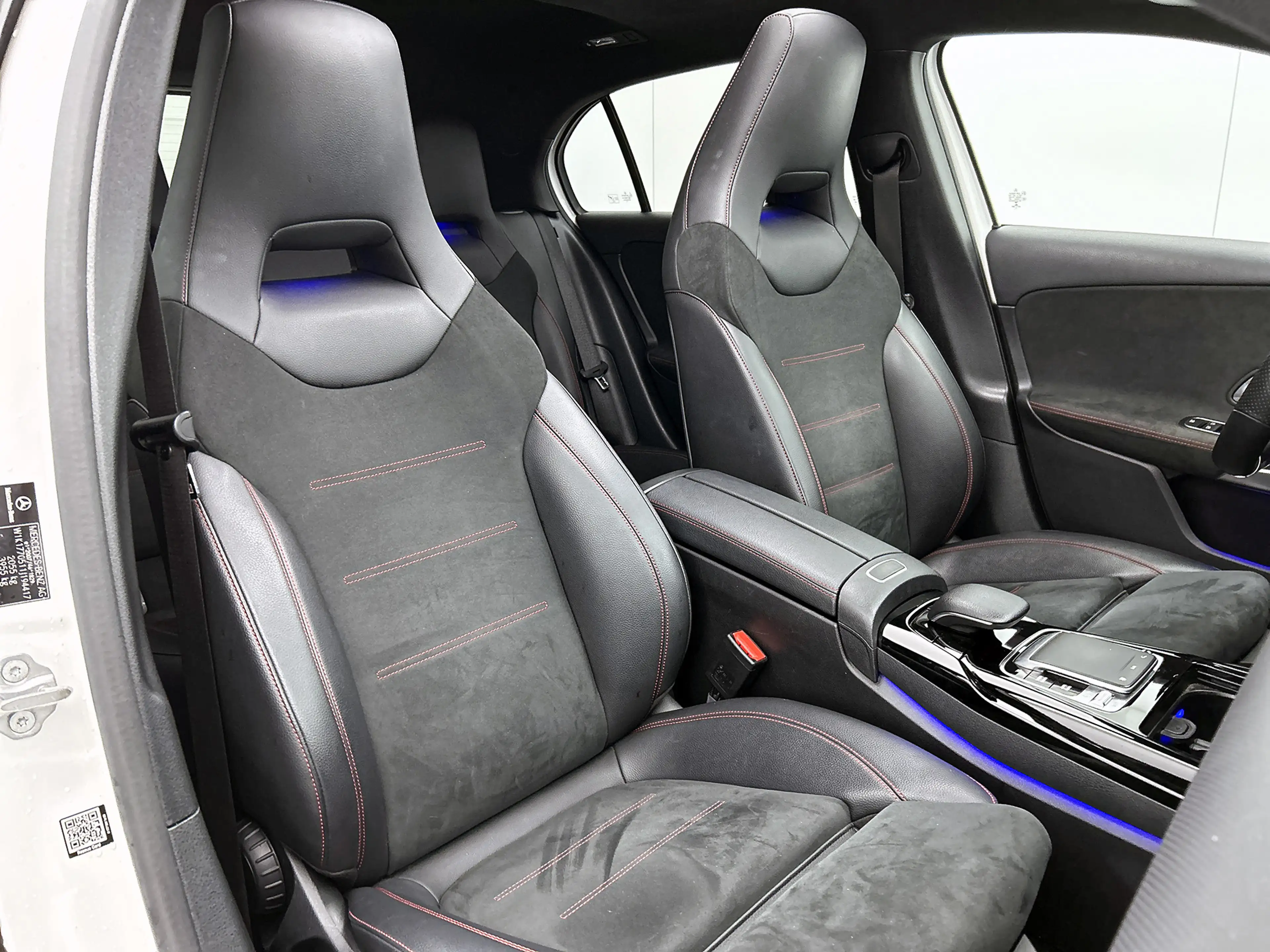 Mercedes-Benz A 35 AMG 4MATIC Premium Plus | Panodak | Sfeerverlichting | — photo 5