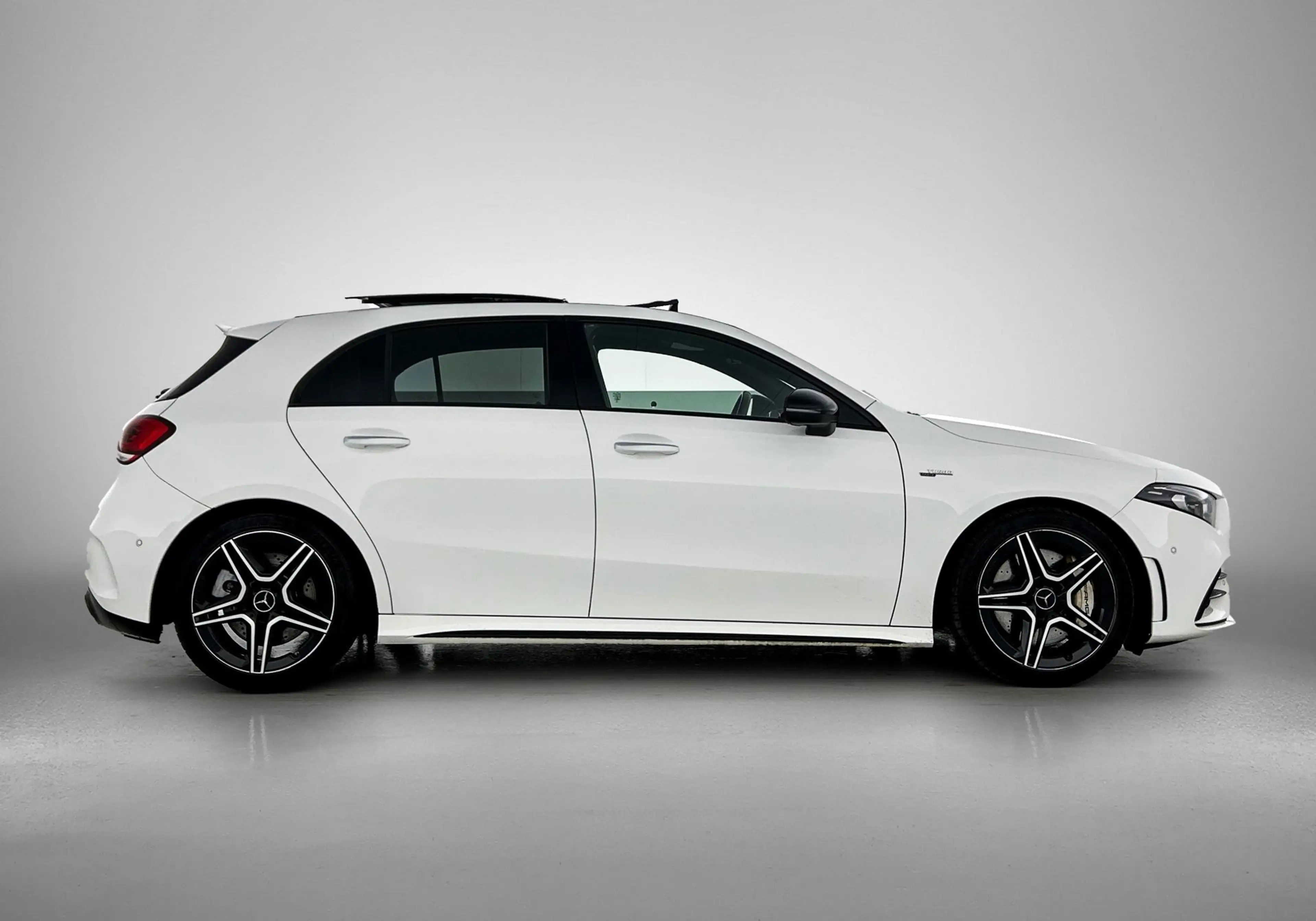 Mercedes-Benz A 35 AMG 4MATIC Premium Plus | Panodak | Sfeerverlichting | — photo 9