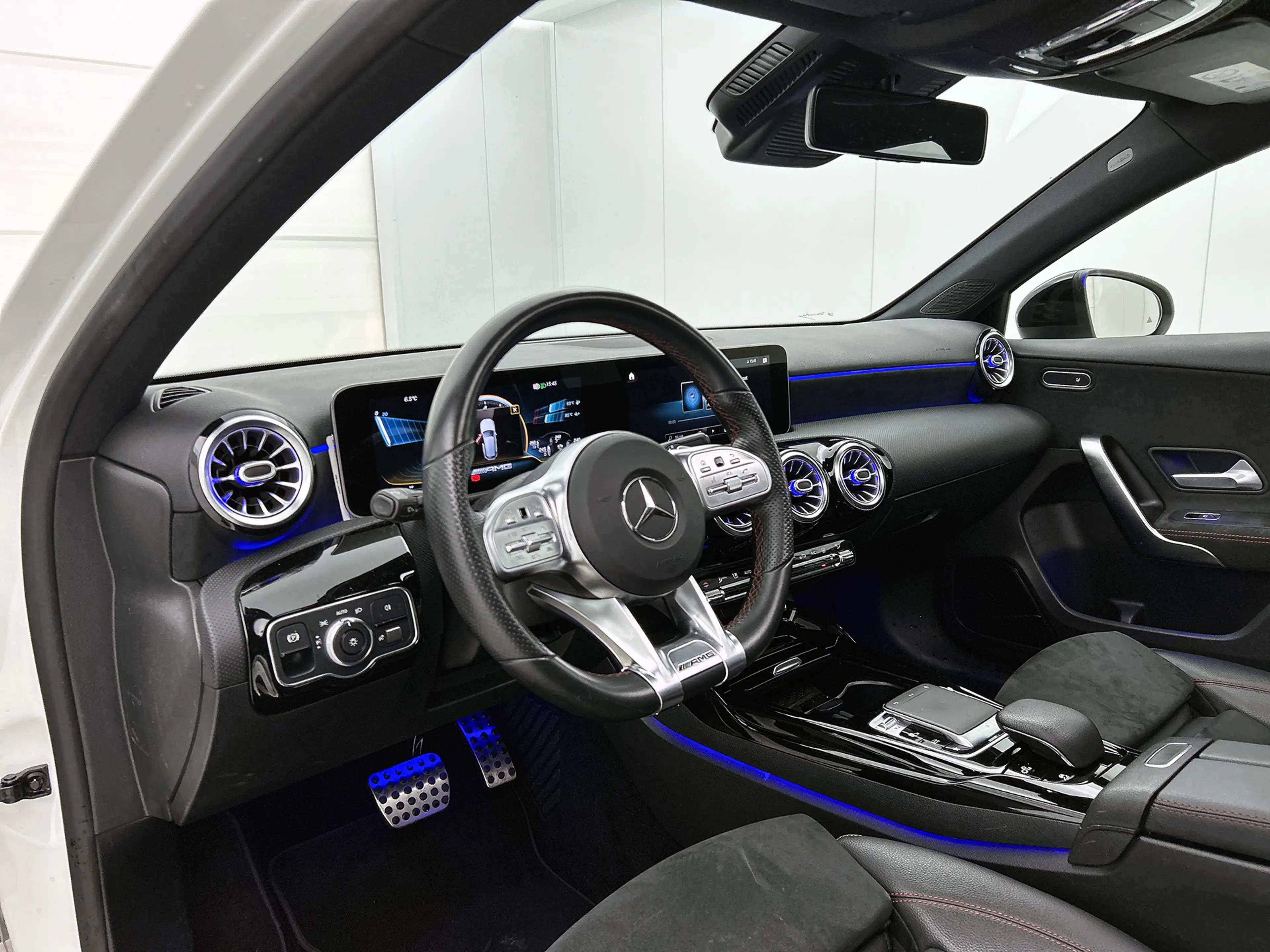Mercedes-Benz A 35 AMG 4MATIC Premium Plus | Panodak | Sfeerverlichting | — photo 6