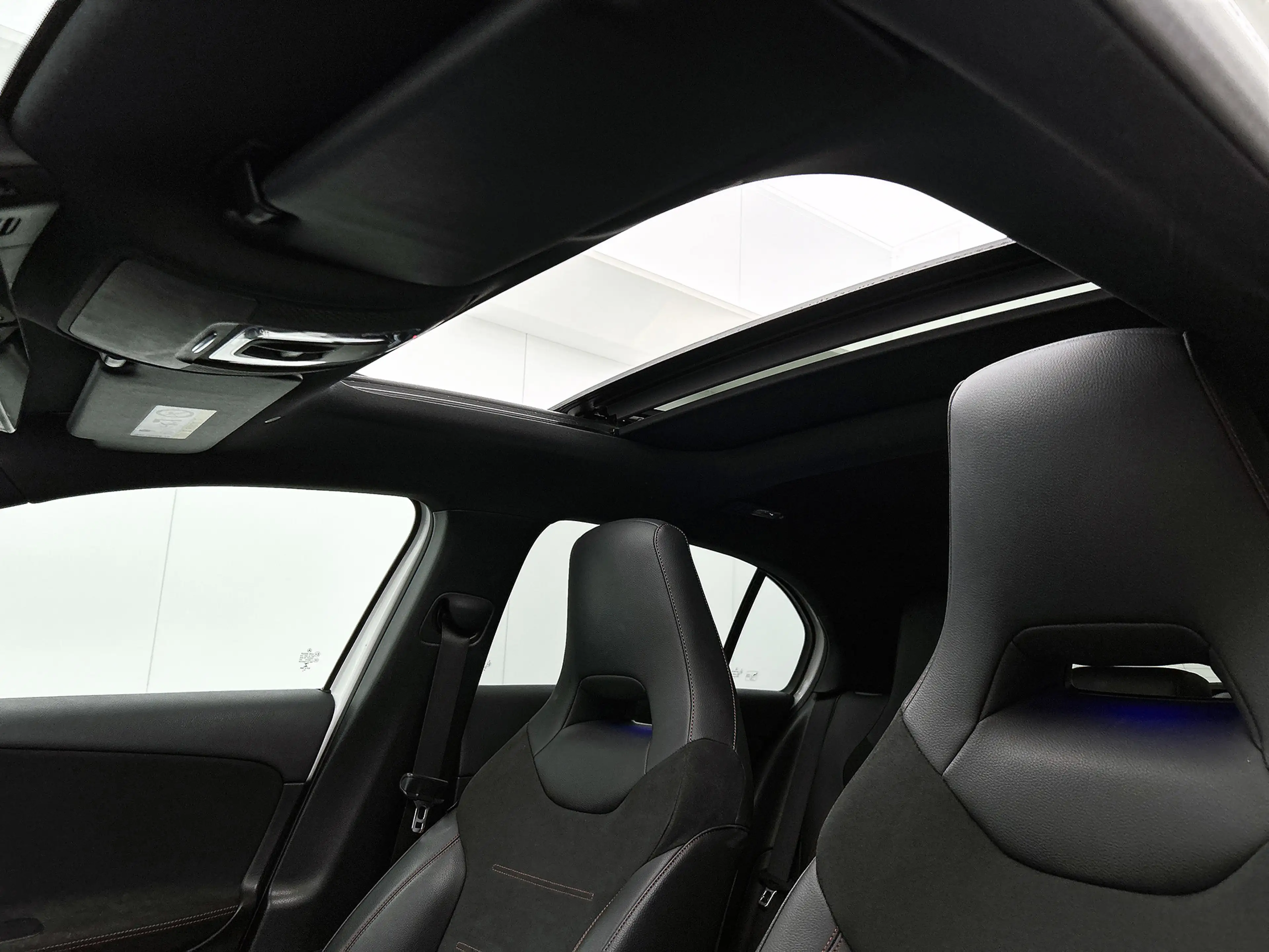 Mercedes-Benz A 35 AMG 4MATIC Premium Plus | Panodak | Sfeerverlichting | — photo 16