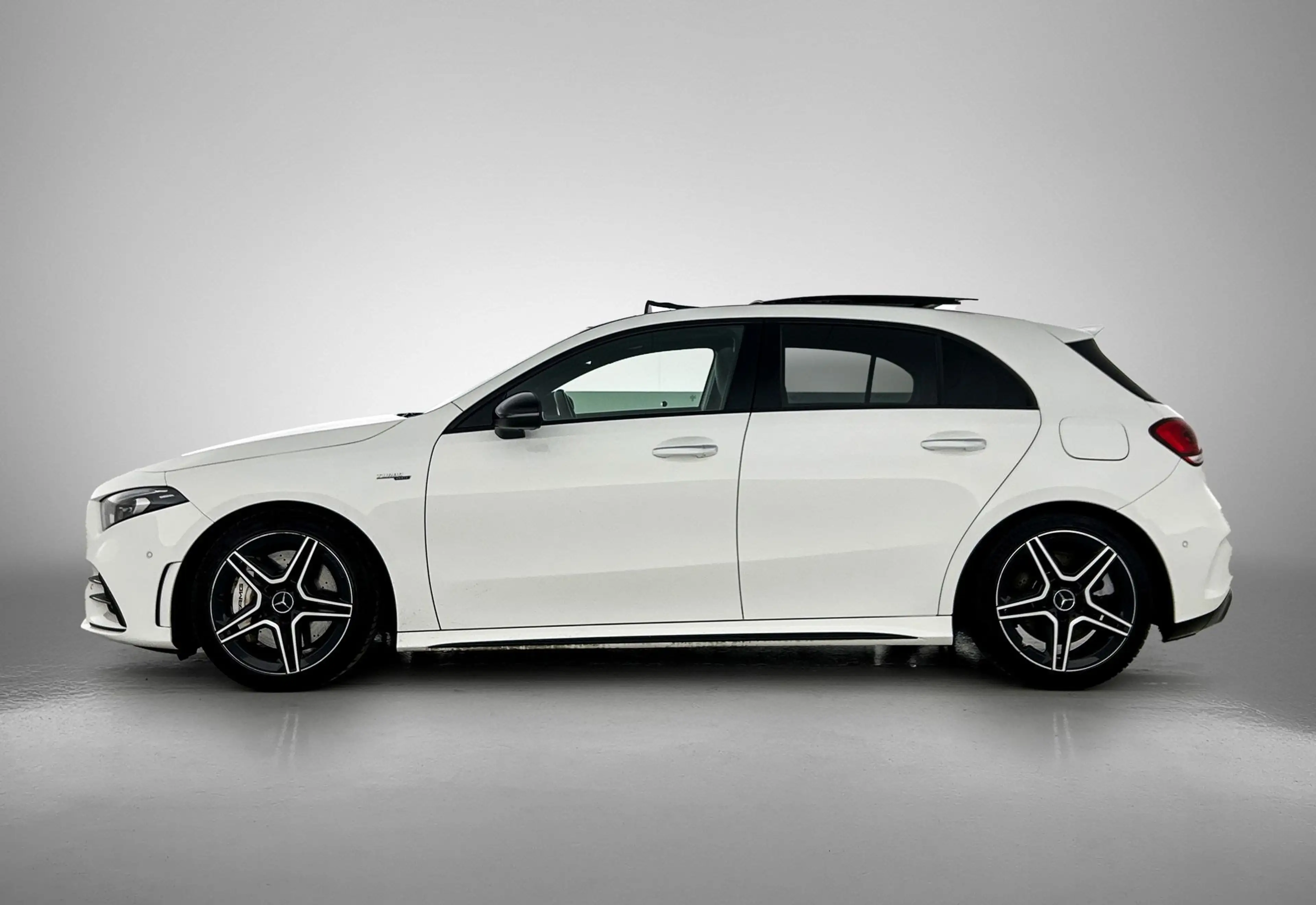 Mercedes-Benz A 35 AMG 4MATIC Premium Plus | Panodak | Sfeerverlichting | — photo 3