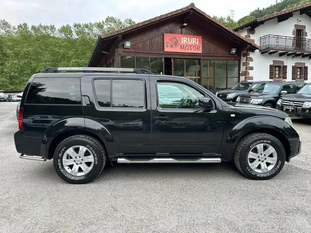 Nissan Pathfinder 2.5dCi LE