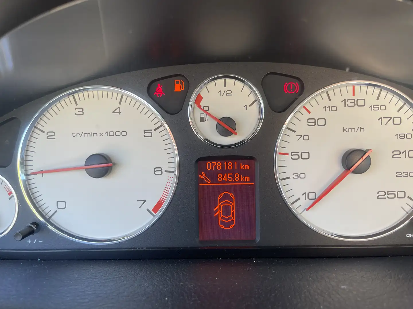 Peugeot 407 Platinum 2.2 Benzin Limo **Unfallschaden** Beige - 2