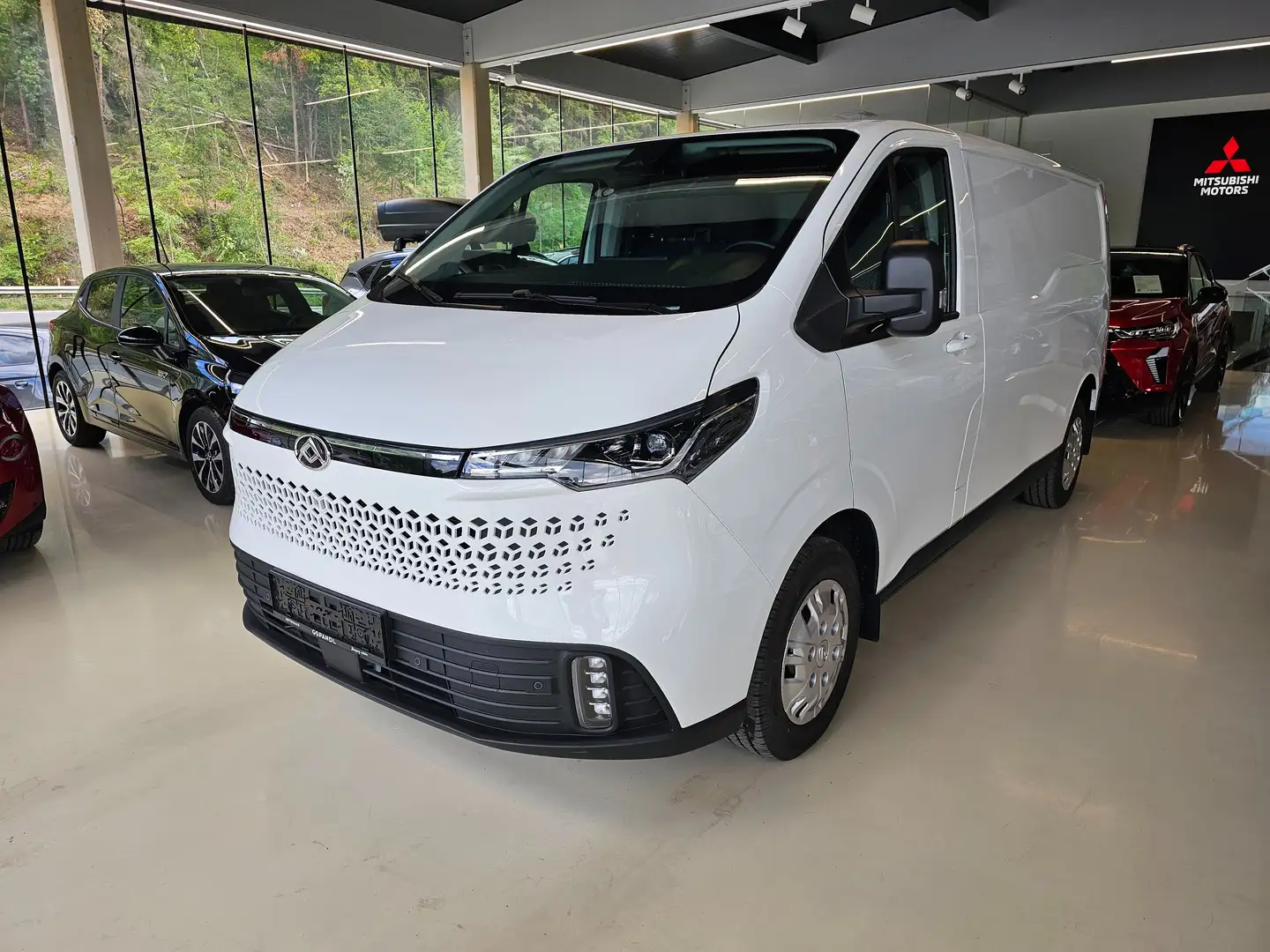 Maxus Deliver 7 L2H1 Alb - 1
