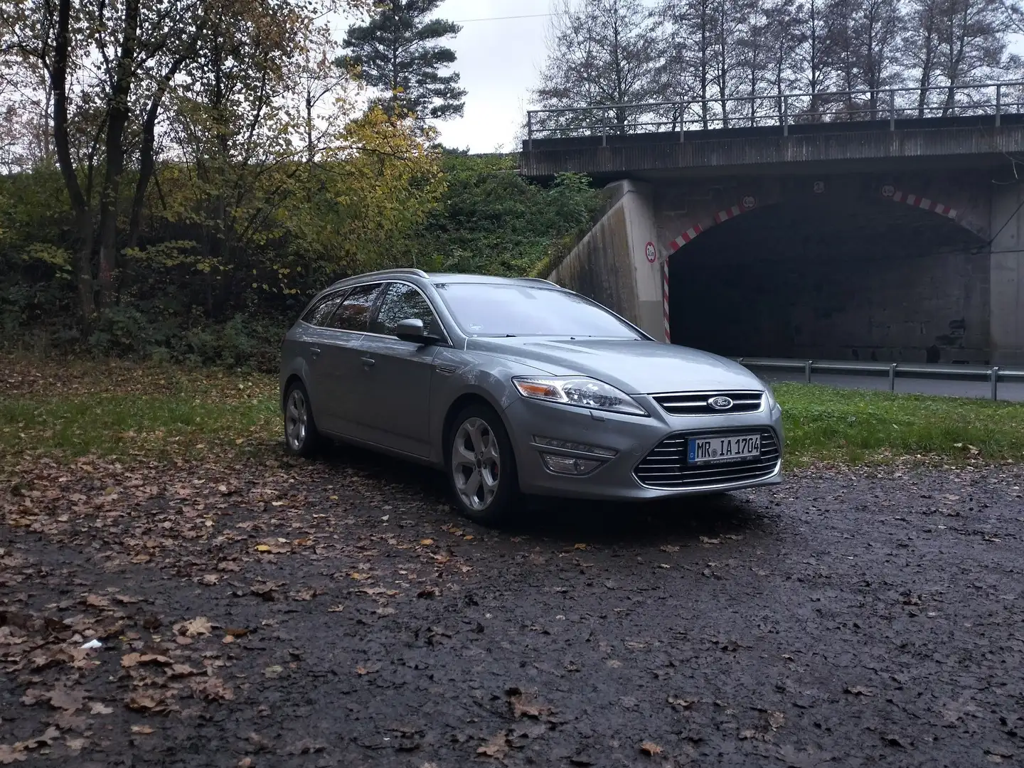 Ford Mondeo Turnier 2.2 TDCi Business Edition Grau - 1