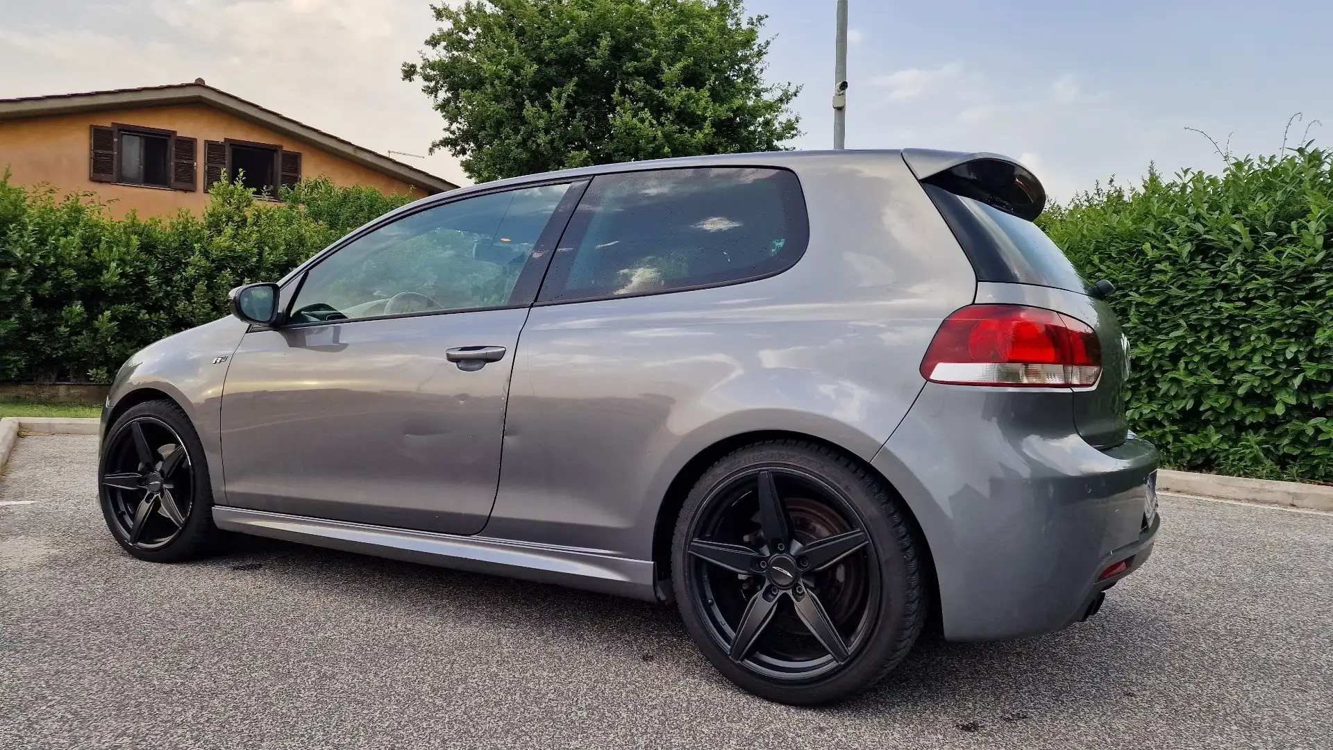 Volkswagen Golf 2.0 TDI 140cv R-Line 3P. Grigio - 1