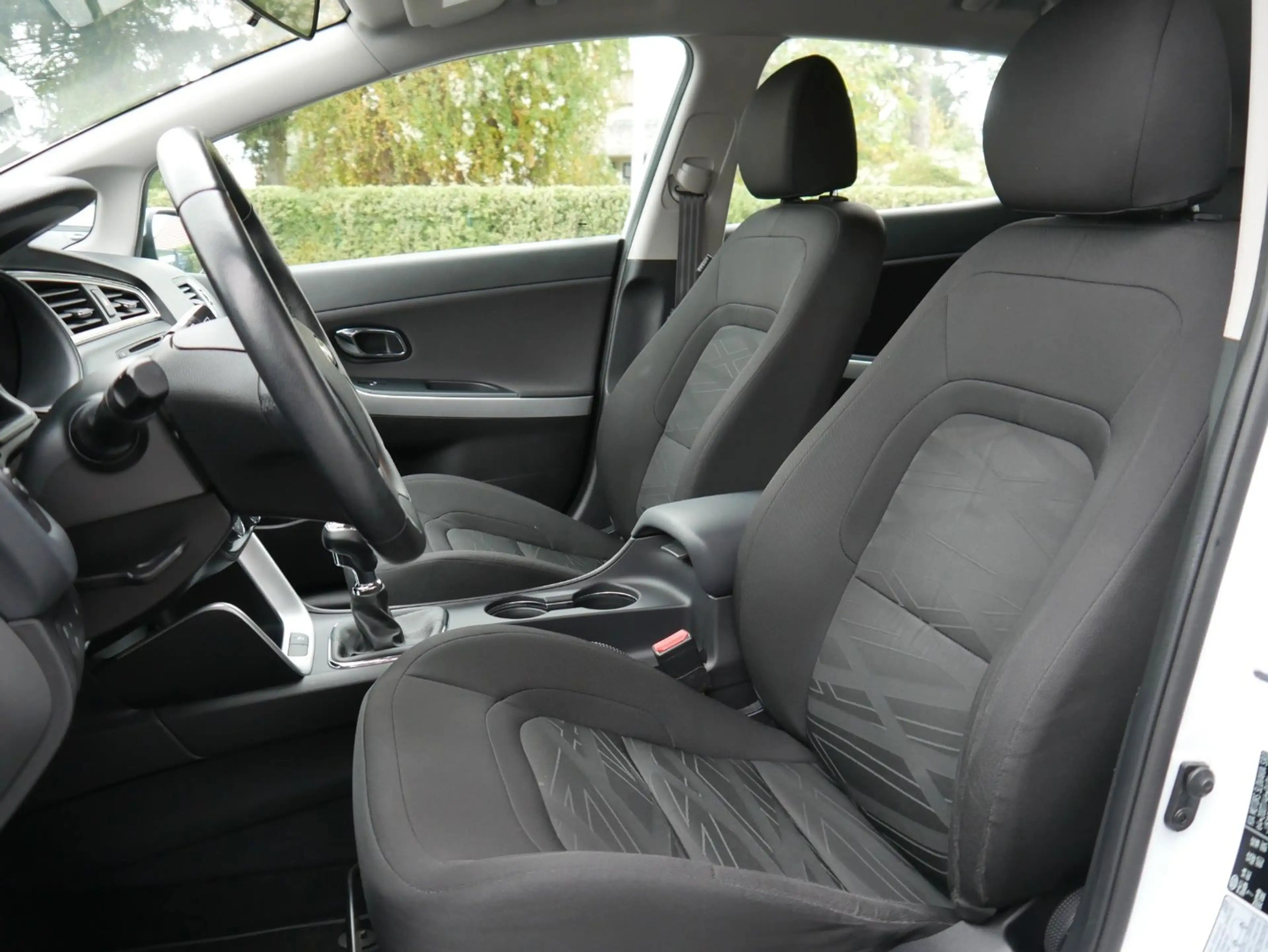 Kia Ceed / cee'd — photo 13