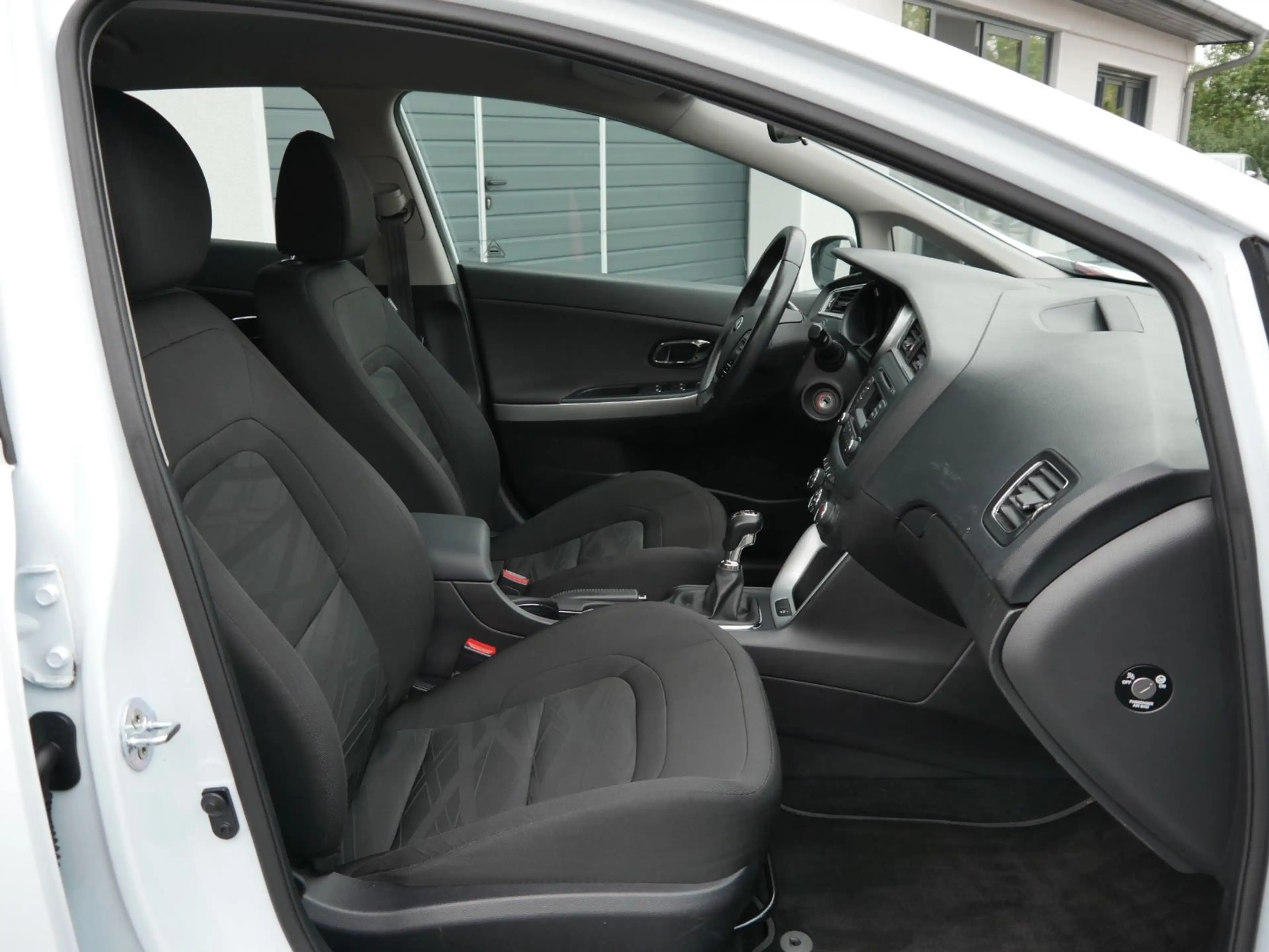 Kia Ceed / cee'd — photo 15