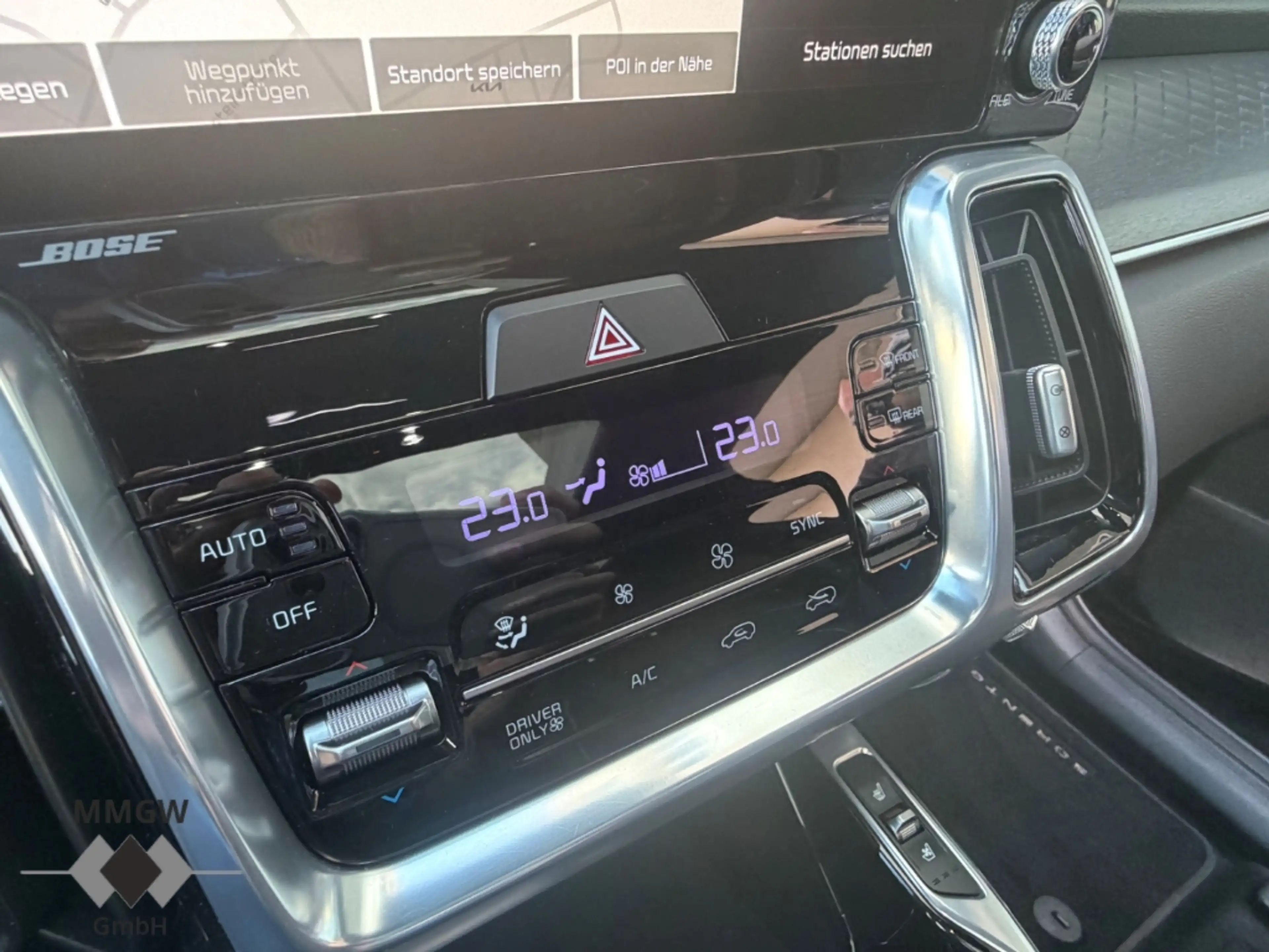 Kia Sorento Platinum 4WD Plug-In Hybrid HUD Niveau Pano Navi L — photo 14