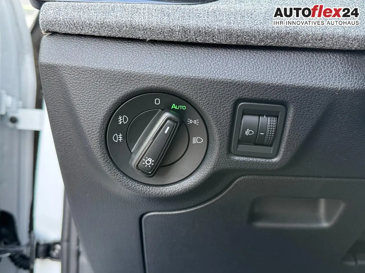 Skoda Scala 1,0 TSI DSG Selection 2Zonenklima 2x Einparkhil..., миниатюра 25