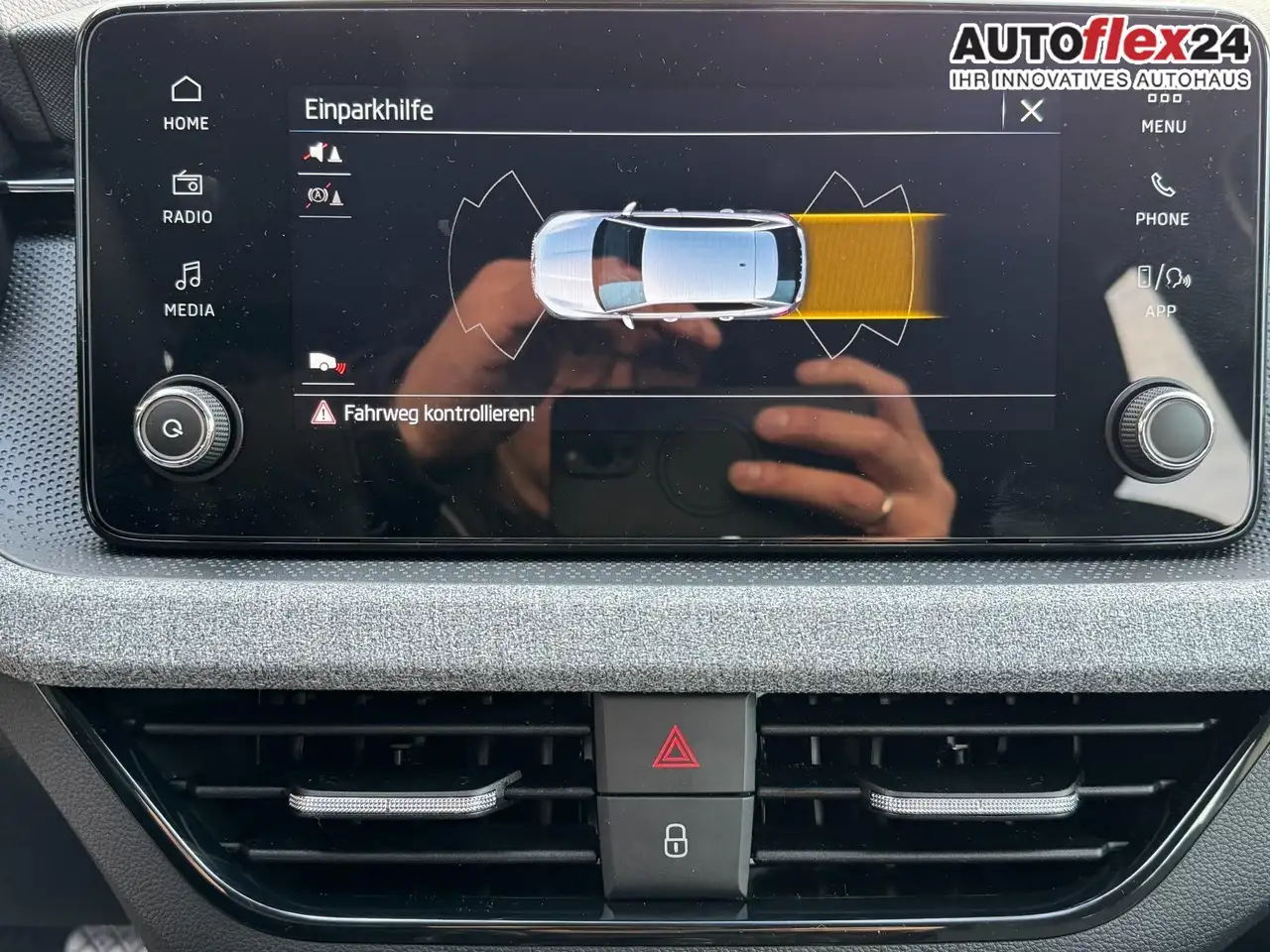 Skoda Scala 1,0 TSI DSG Selection 2Zonenklima 2x Einparkhil..., миниатюра 21