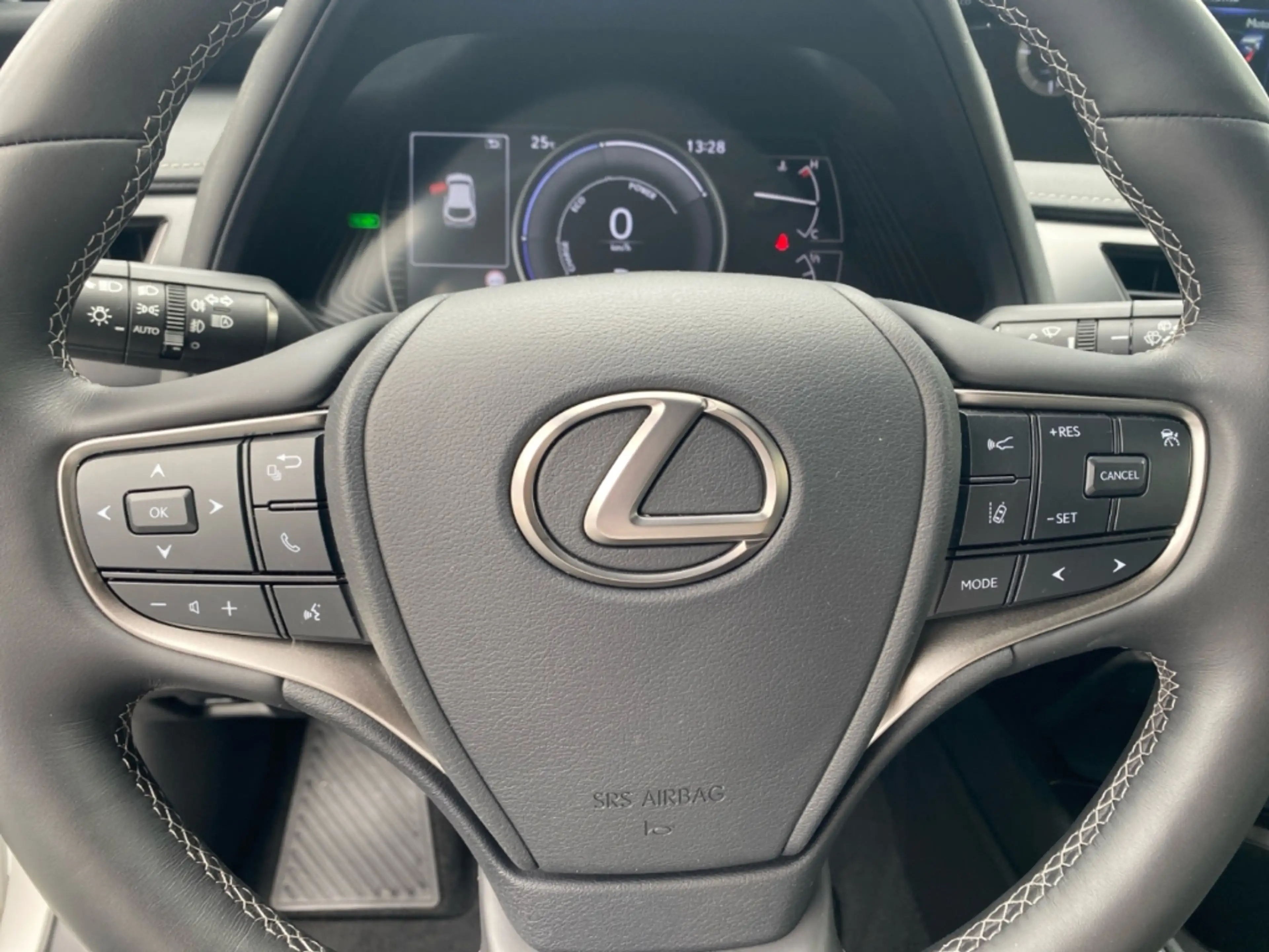 Lexus UX 250h Style Edition *Bi-LED*ACC*CAM*SHZ*CarPlay* — photo 13