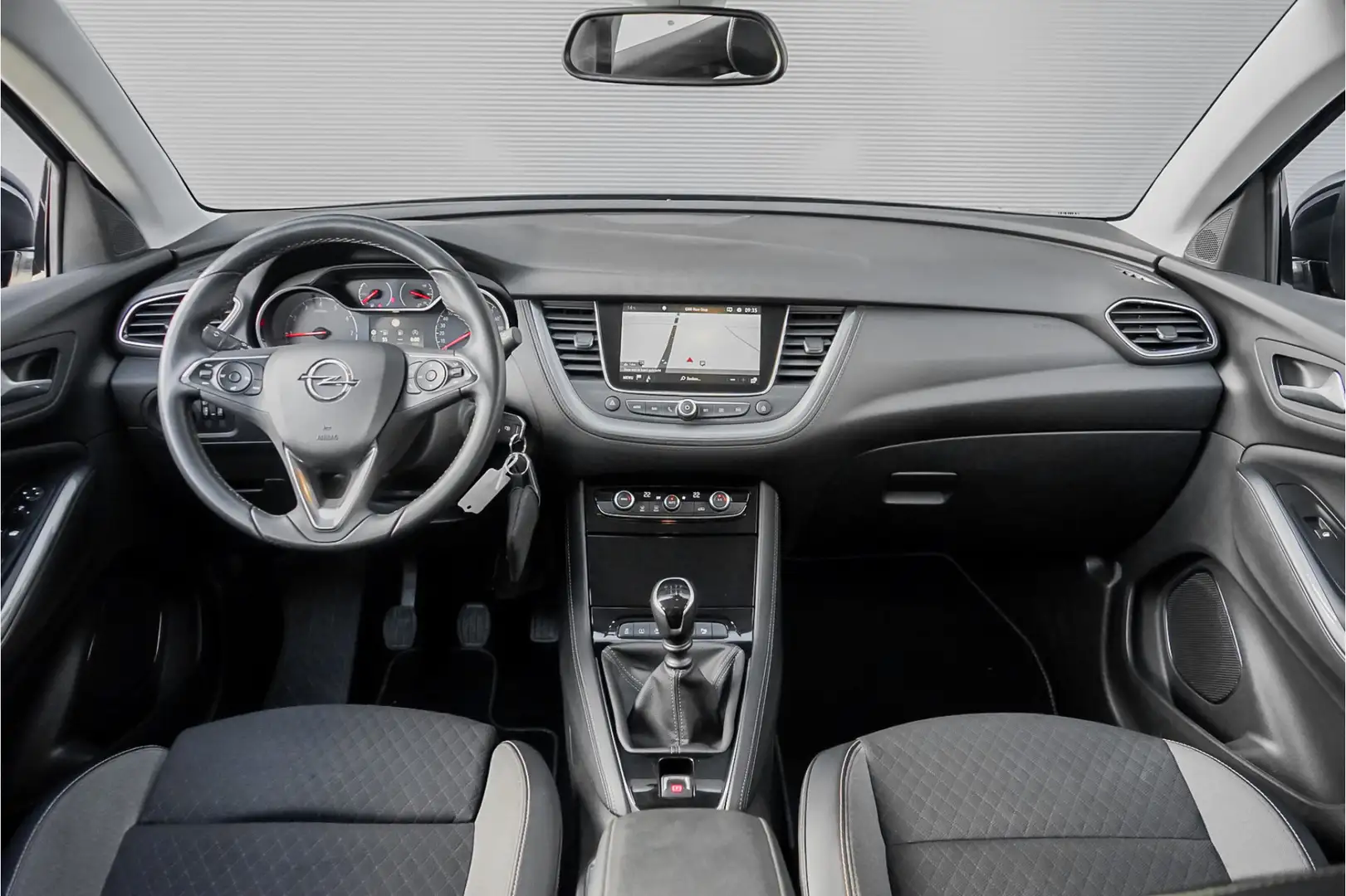 Opel Grandland X 1.2 Turbo Innovation 131PK CarPlay Navi Camera 18" Schwarz - 2