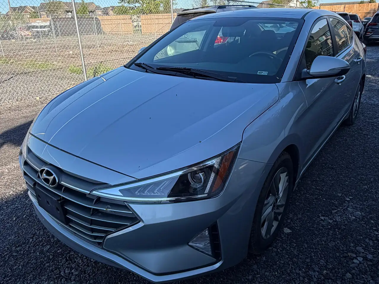 Hyundai ELANTRA photo Hyundai ELANTRA
