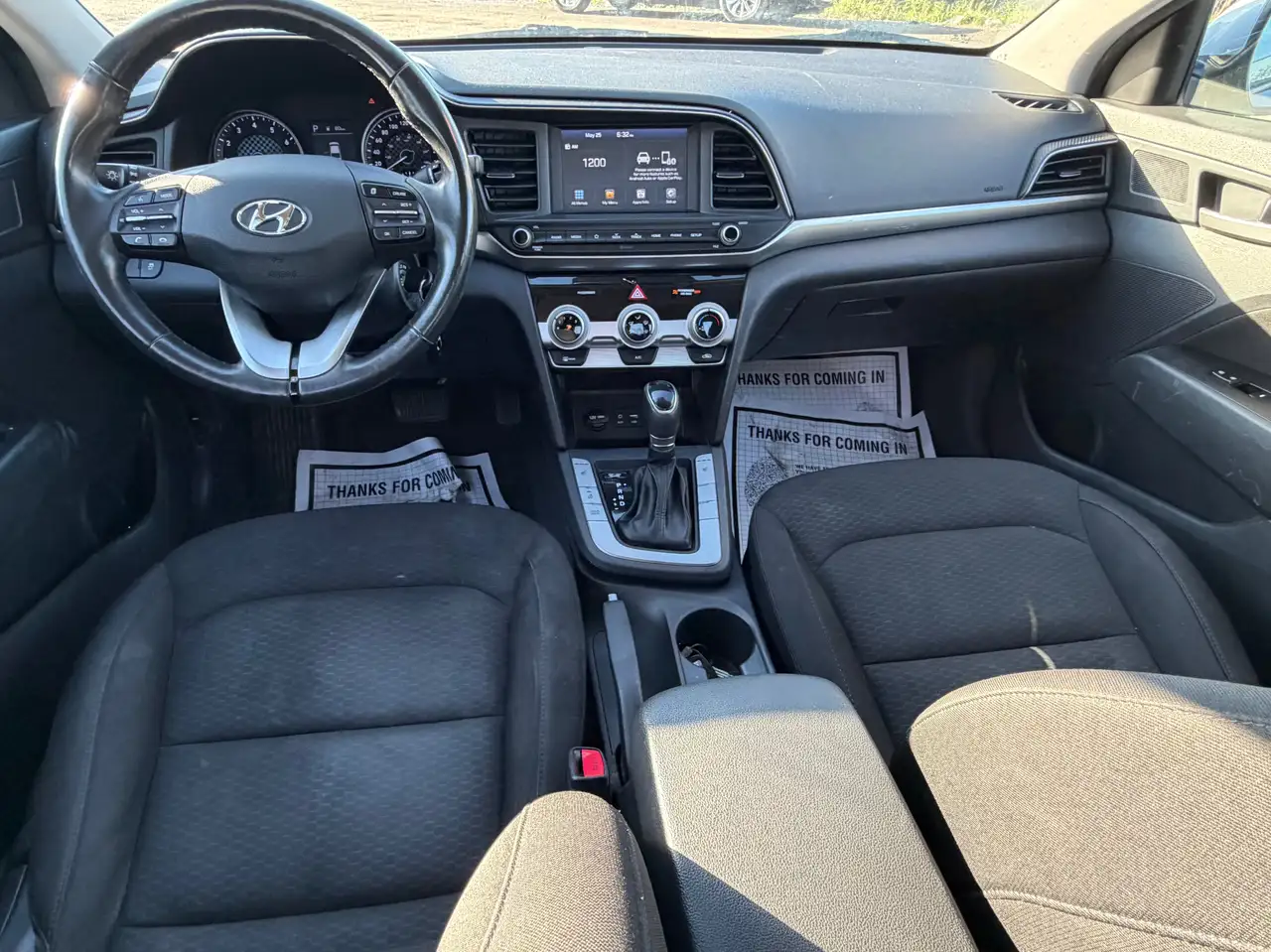 Hyundai ELANTRA photo Hyundai ELANTRA
