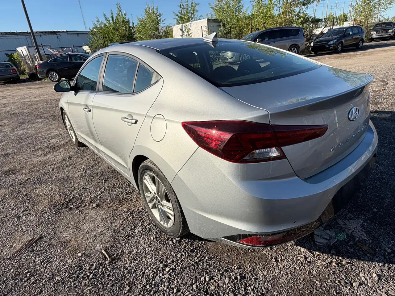 Hyundai ELANTRA photo Hyundai ELANTRA