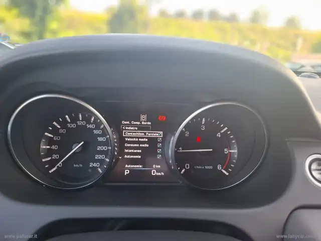 Land Rover Discovery Sport view 5