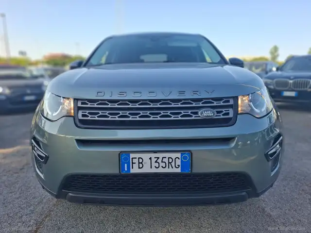 Land Rover Discovery Sport view 6