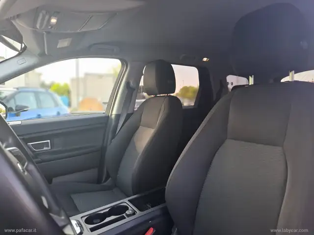 Land Rover Discovery Sport view 8
