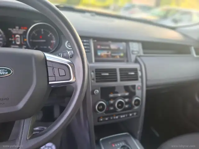 Land Rover Discovery Sport view 11