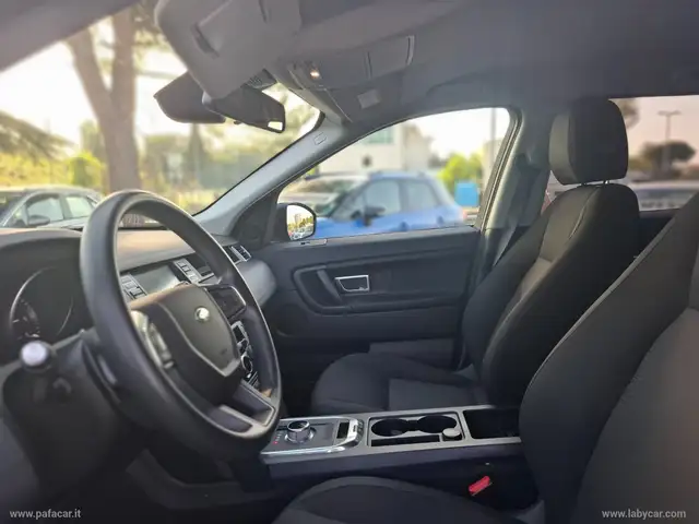 Land Rover Discovery Sport view 7
