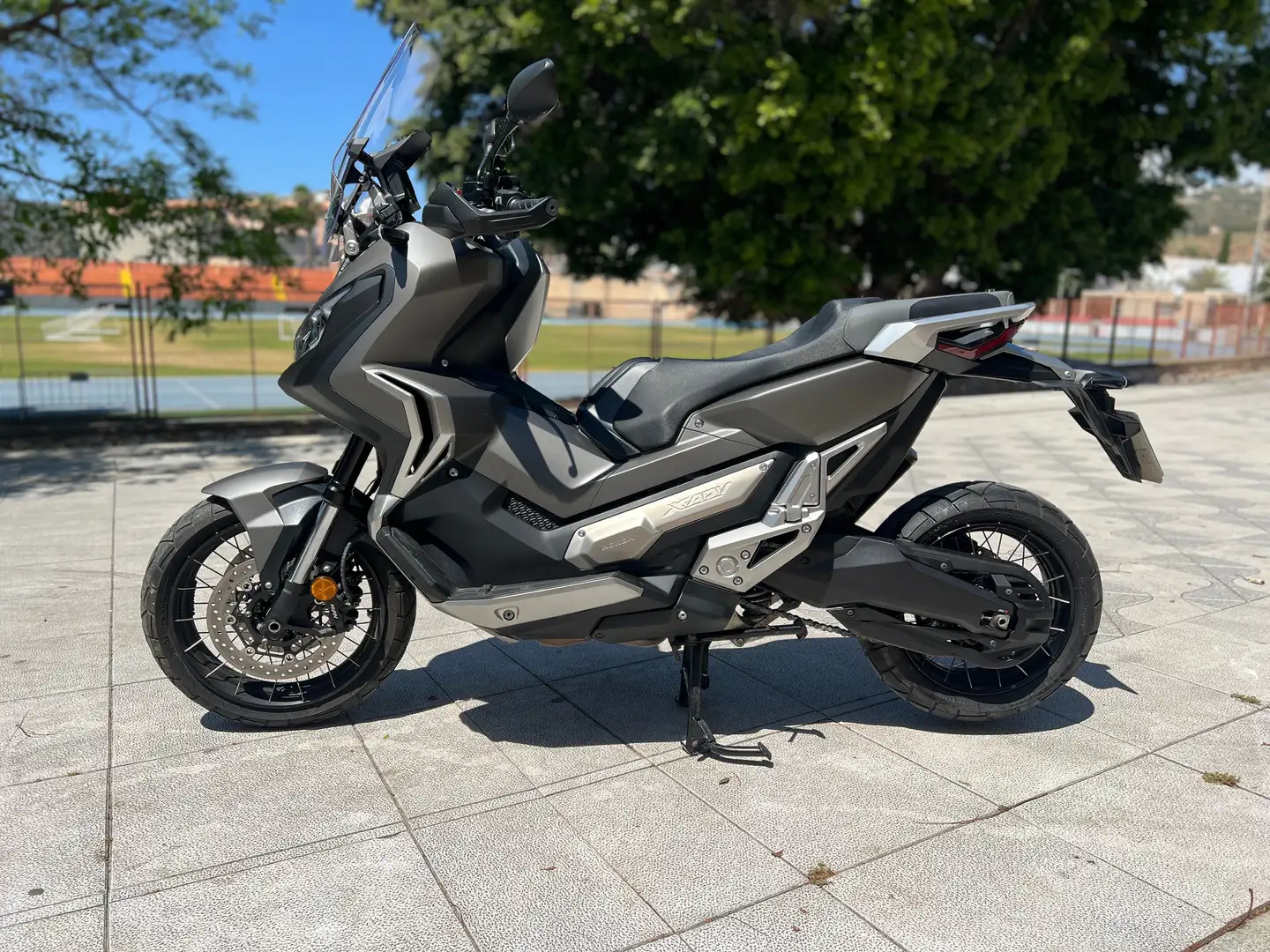 Honda X-ADV 750 Gri - 1
