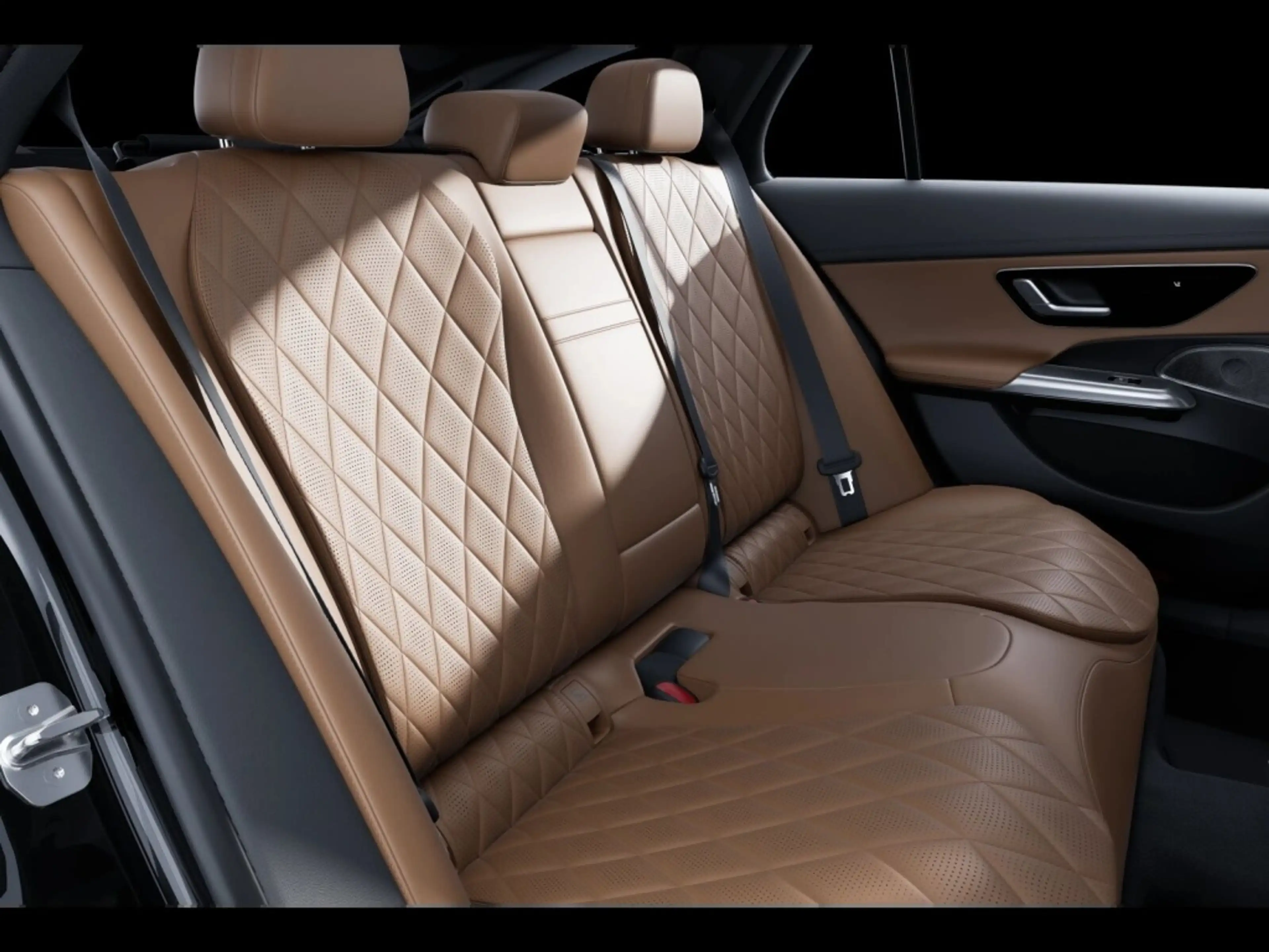 Mercedes-Benz E 450 d 4M T AMG NIGHT PANO AHK 4D-SOUND HUD — photo 11
