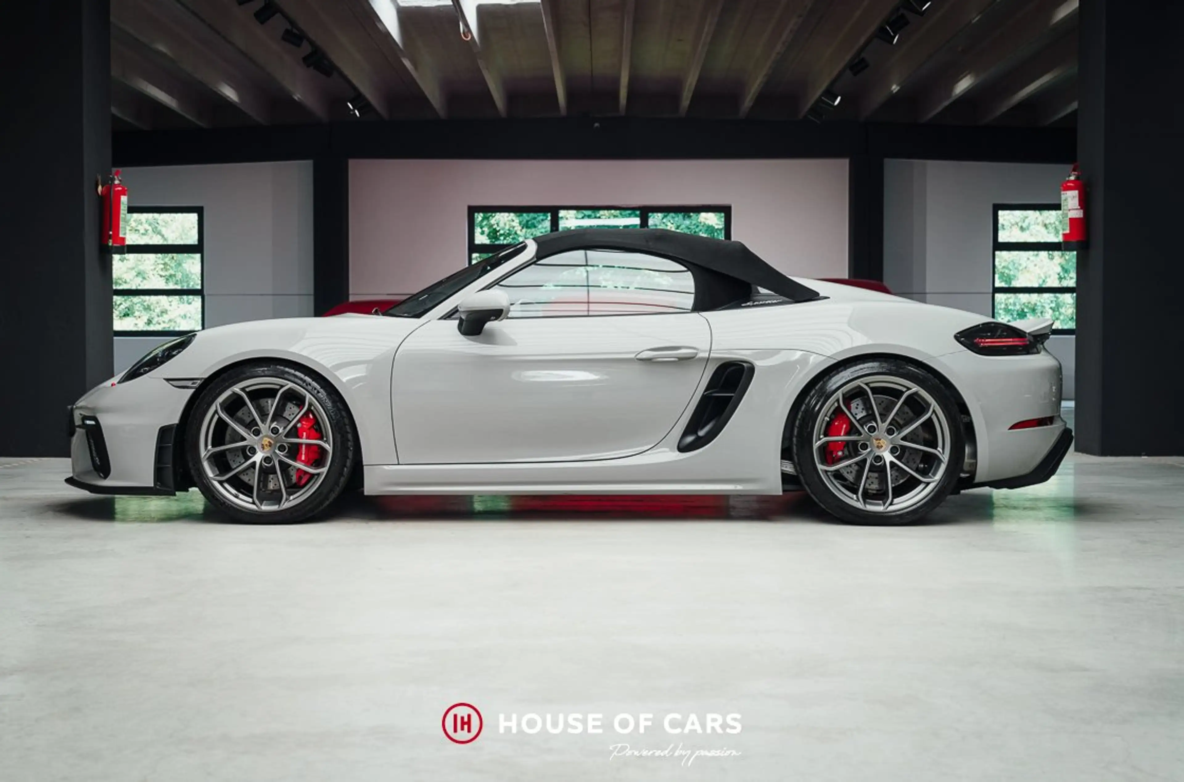 Porsche 718 Spyder PDK - Lots of X options - Chalk Grey — photo 10