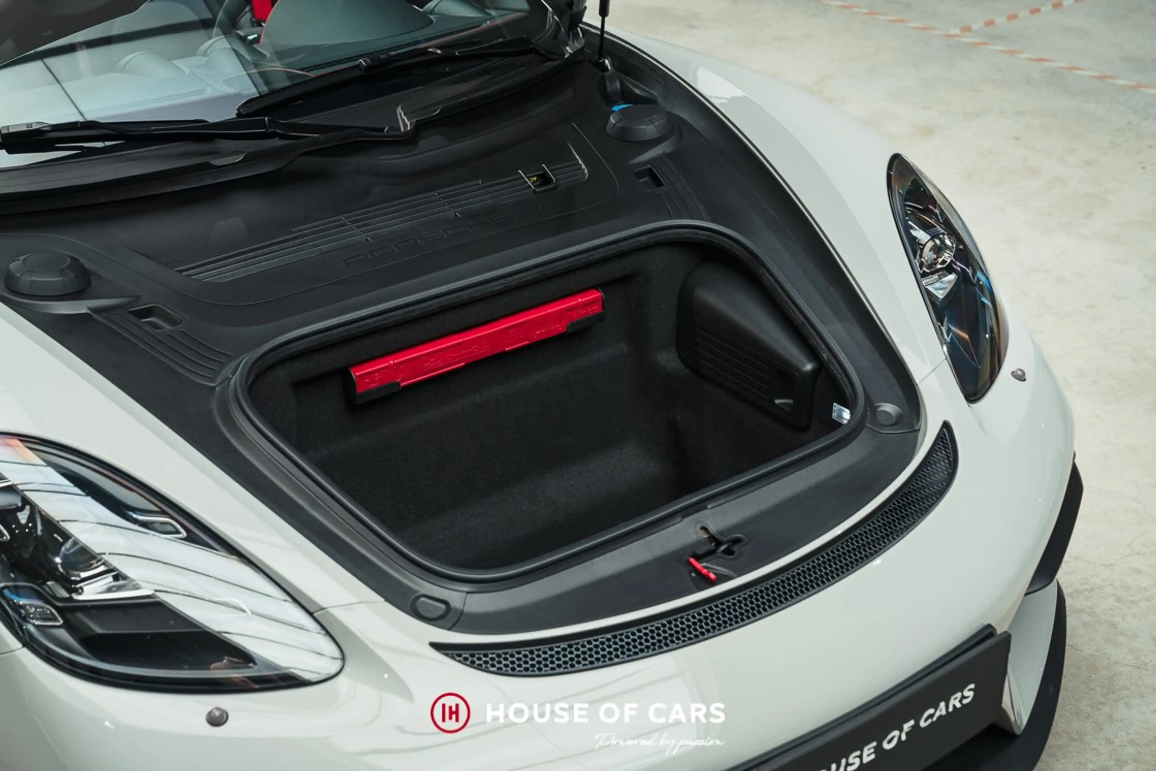 Porsche 718 Spyder PDK - Lots of X options - Chalk Grey — photo 14
