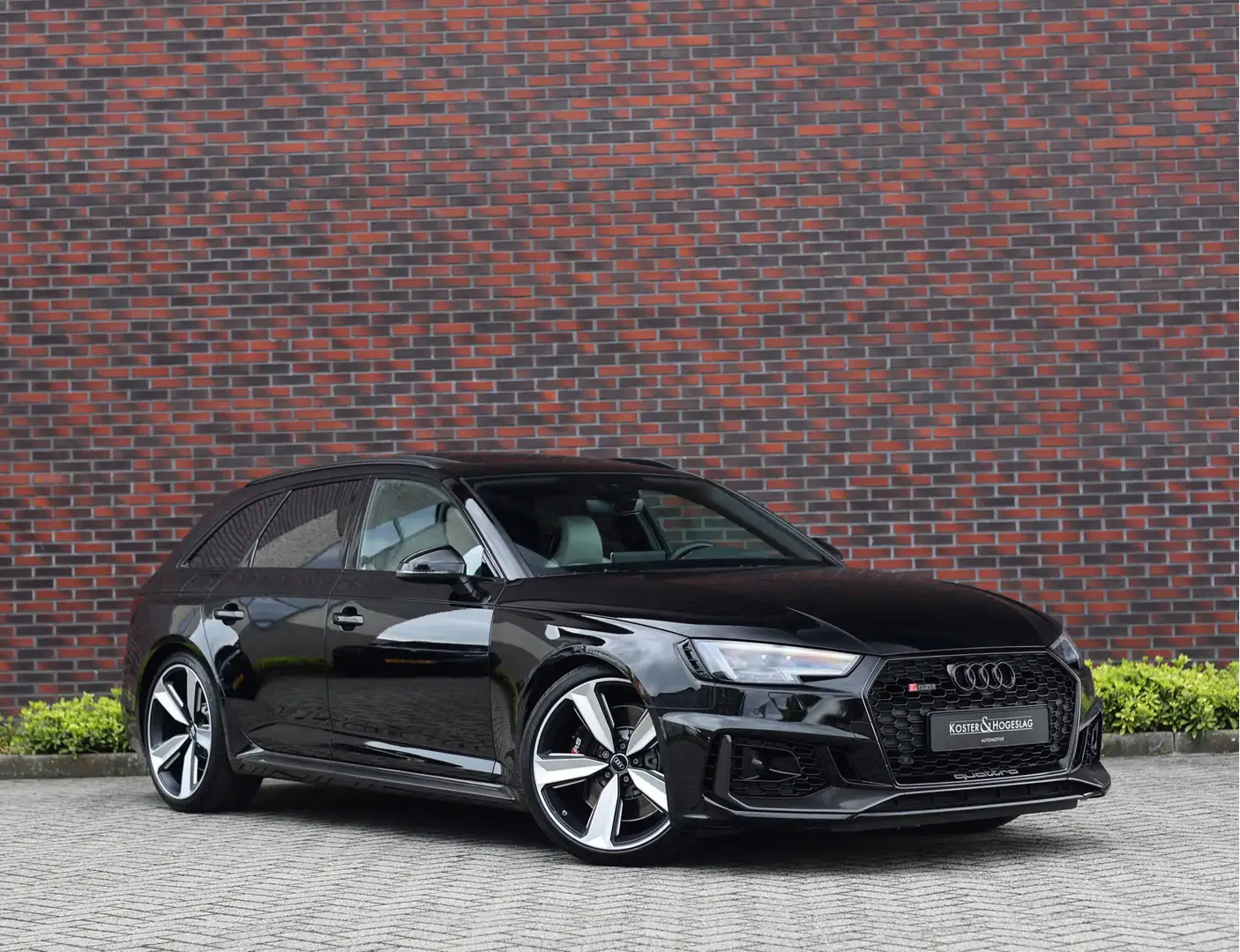 Audi RS4 Avant 2.9 TFSI Quattro *Dynamic*Carbon*Pano*B&O* Fekete - 1