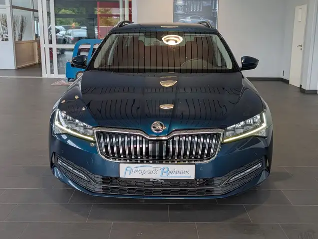 Skoda Superb view 4