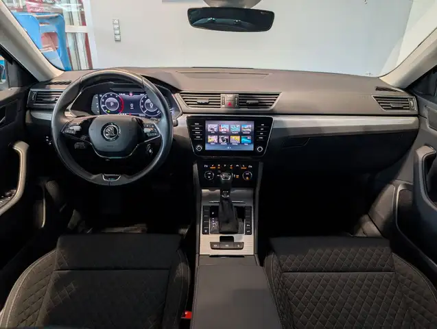 Skoda Superb view 14