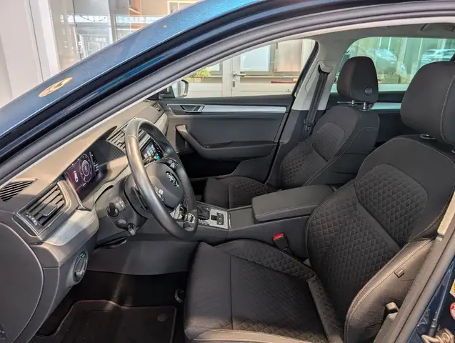 Skoda Superb view 7