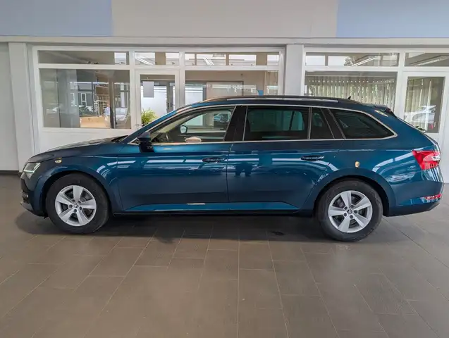 Skoda Superb view 6