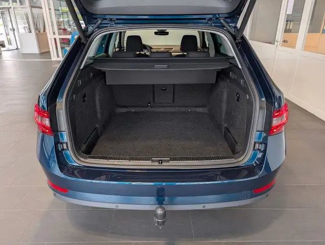 Skoda Superb view 11