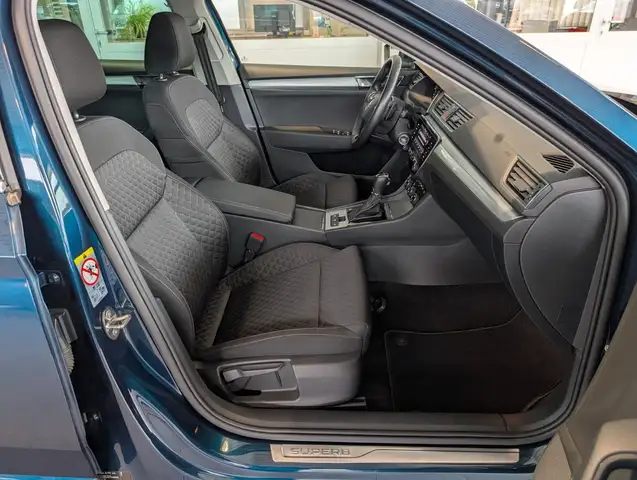 Skoda Superb view 3