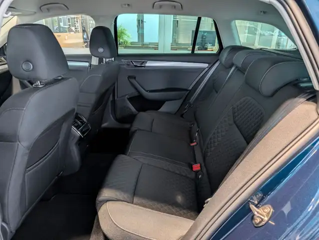 Skoda Superb view 8