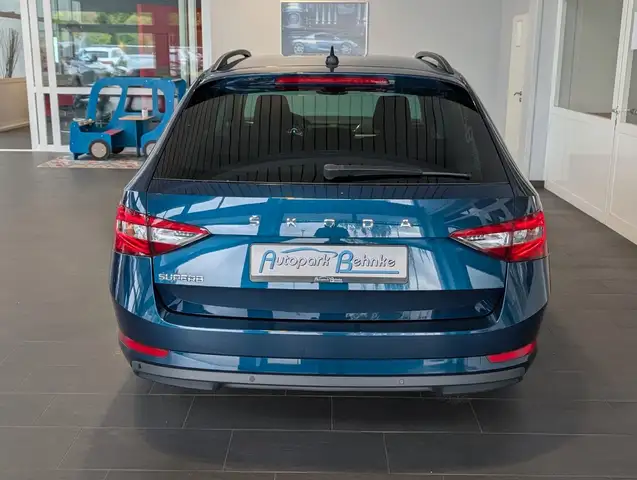 Skoda Superb view 10