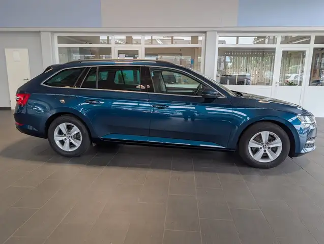 Skoda Superb view 2