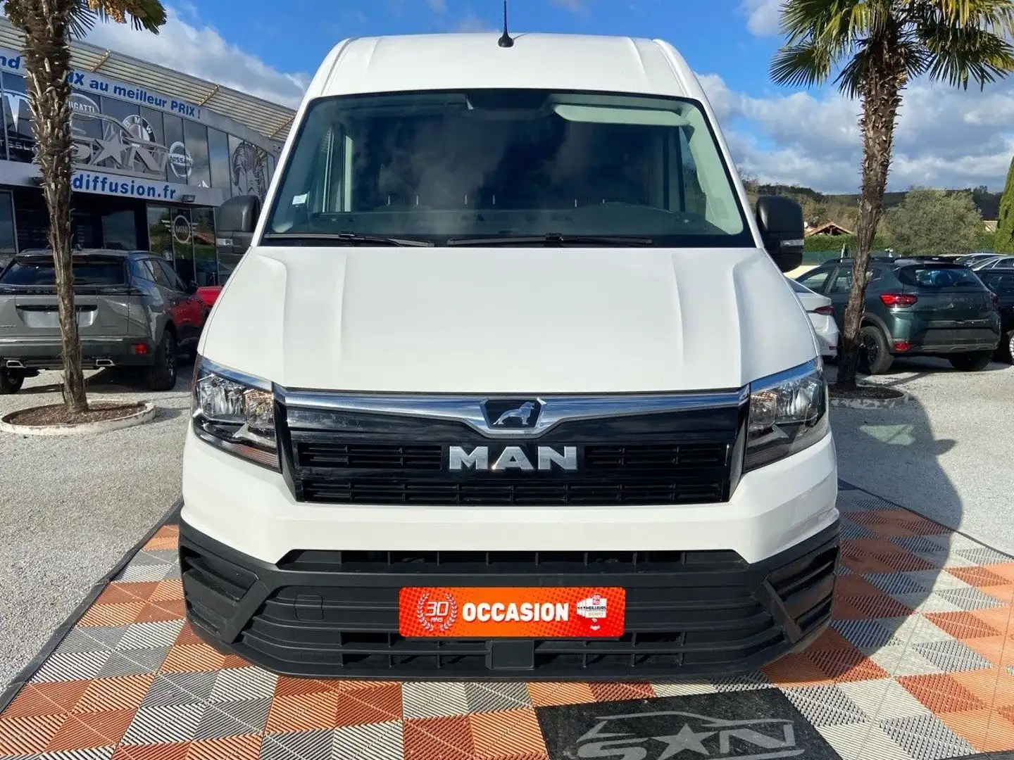 MAN TGE 3.140 2.0 TDI 140 BVA 3.5T Ecran Caméra Portes 270Â° Kit Bois Marche Pieds Blanc - 2