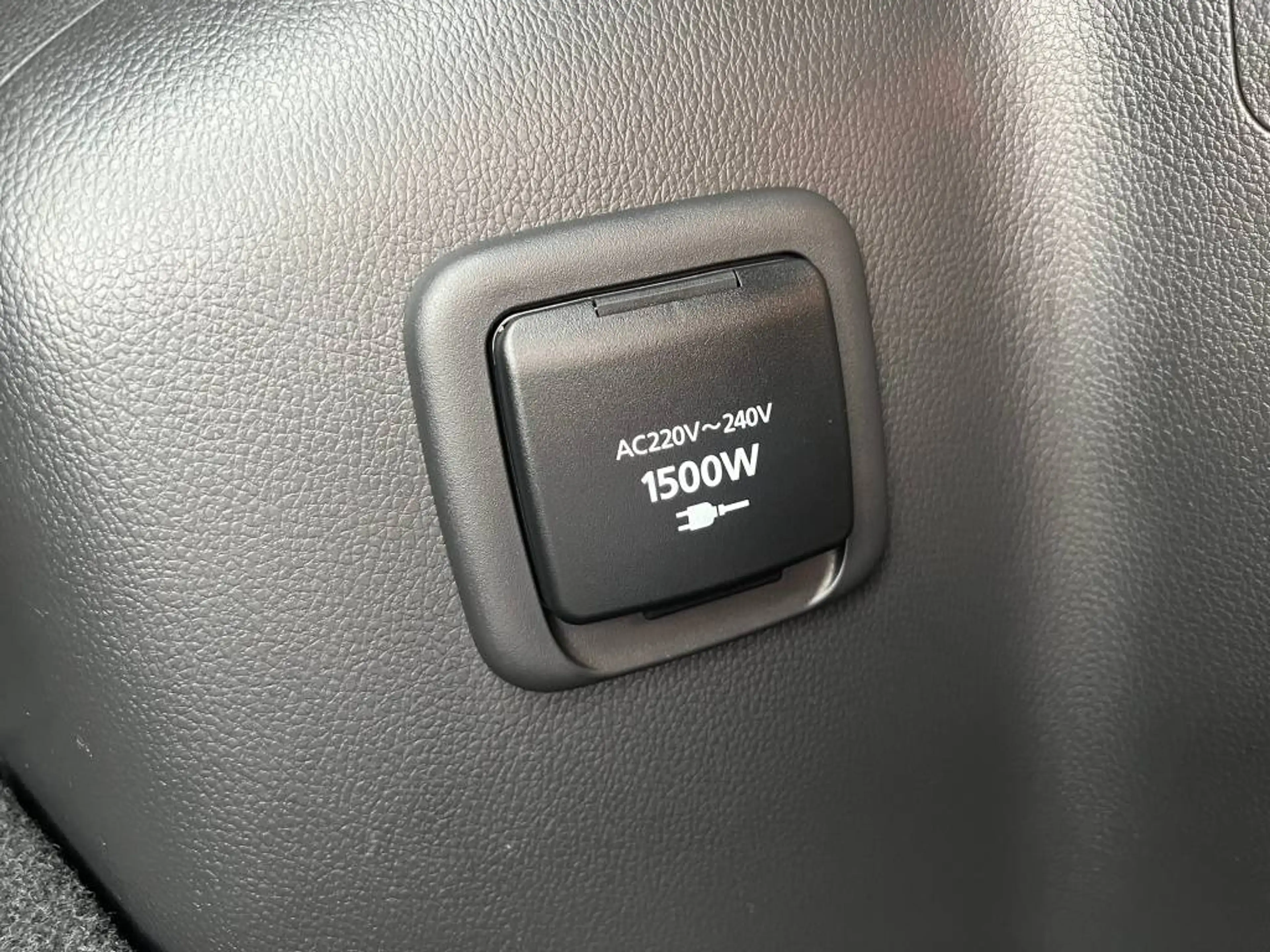 Mitsubishi Eclipse Cross Plug-in Hybrid TOP 2.4 MIVEC 4WD,Leder schwarz — photo 11