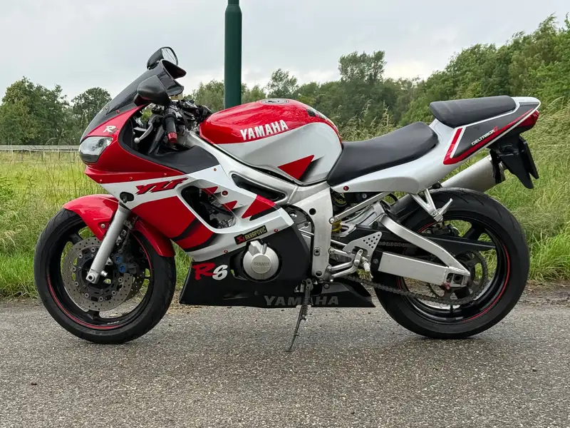 Yamaha YZF-R6 - foto 2